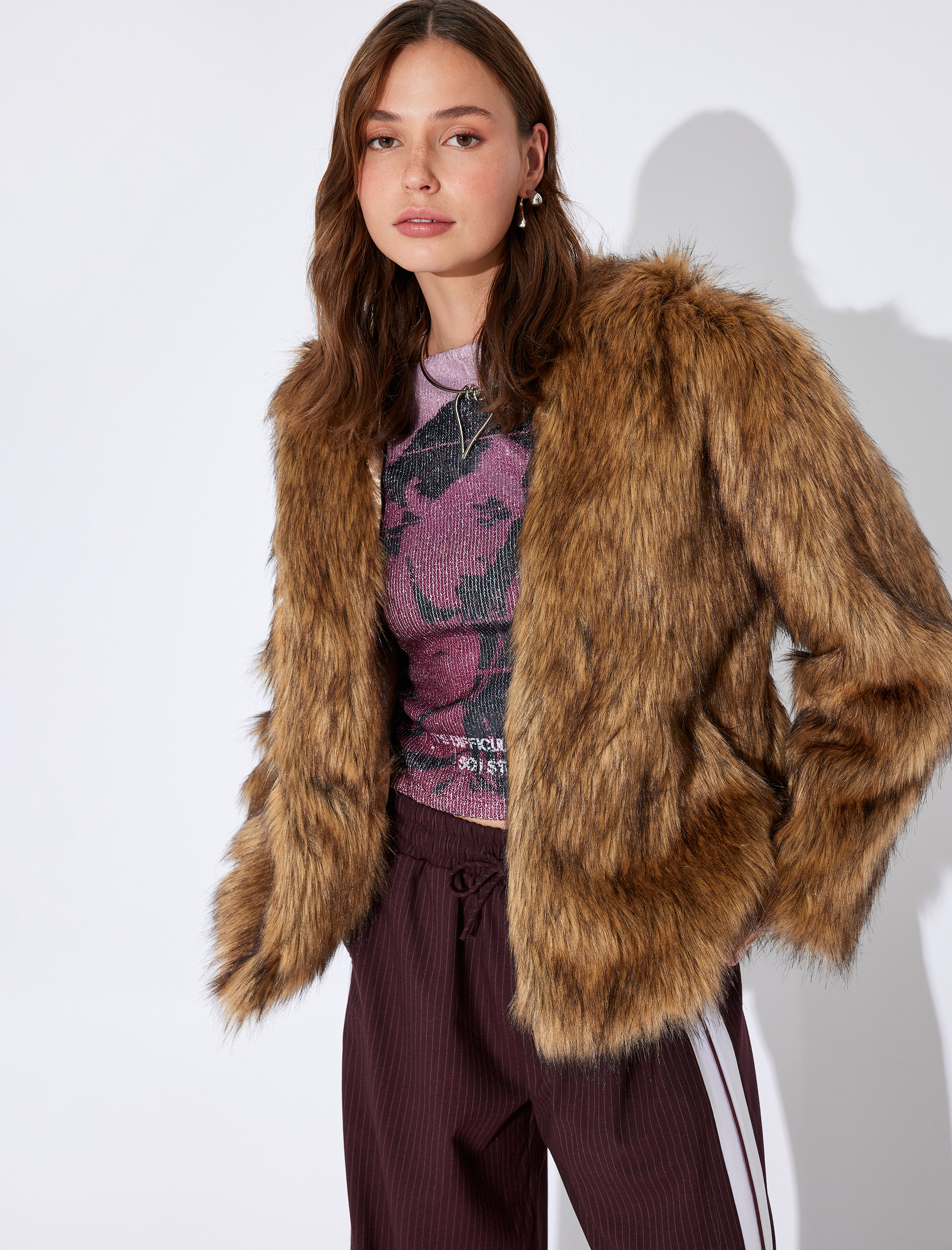   Koton X İnji - Oversize Kapüşonlu Cep Detaylı Suni Kürk Kaban