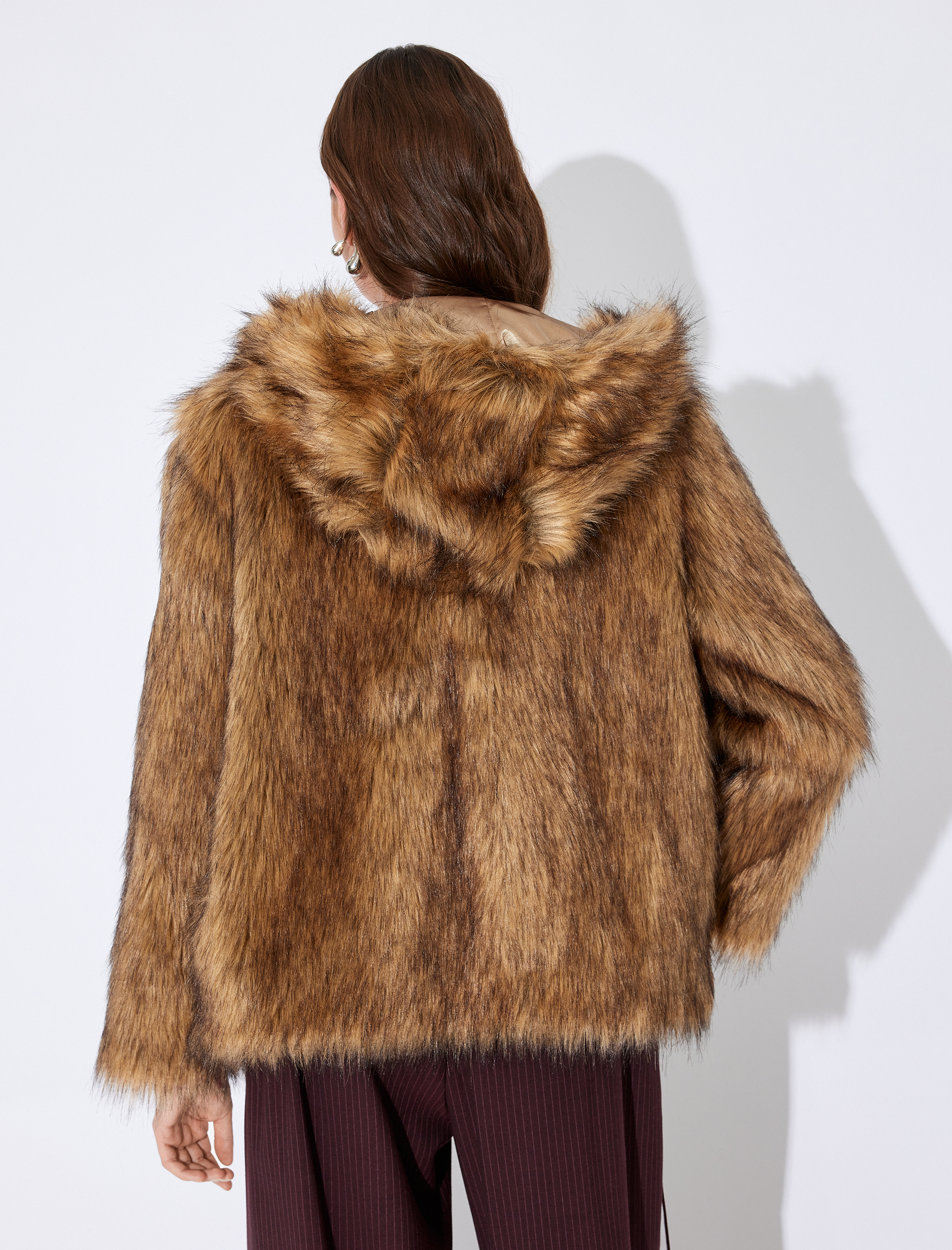   Koton X İnji - Oversize Kapüşonlu Cep Detaylı Suni Kürk Kaban