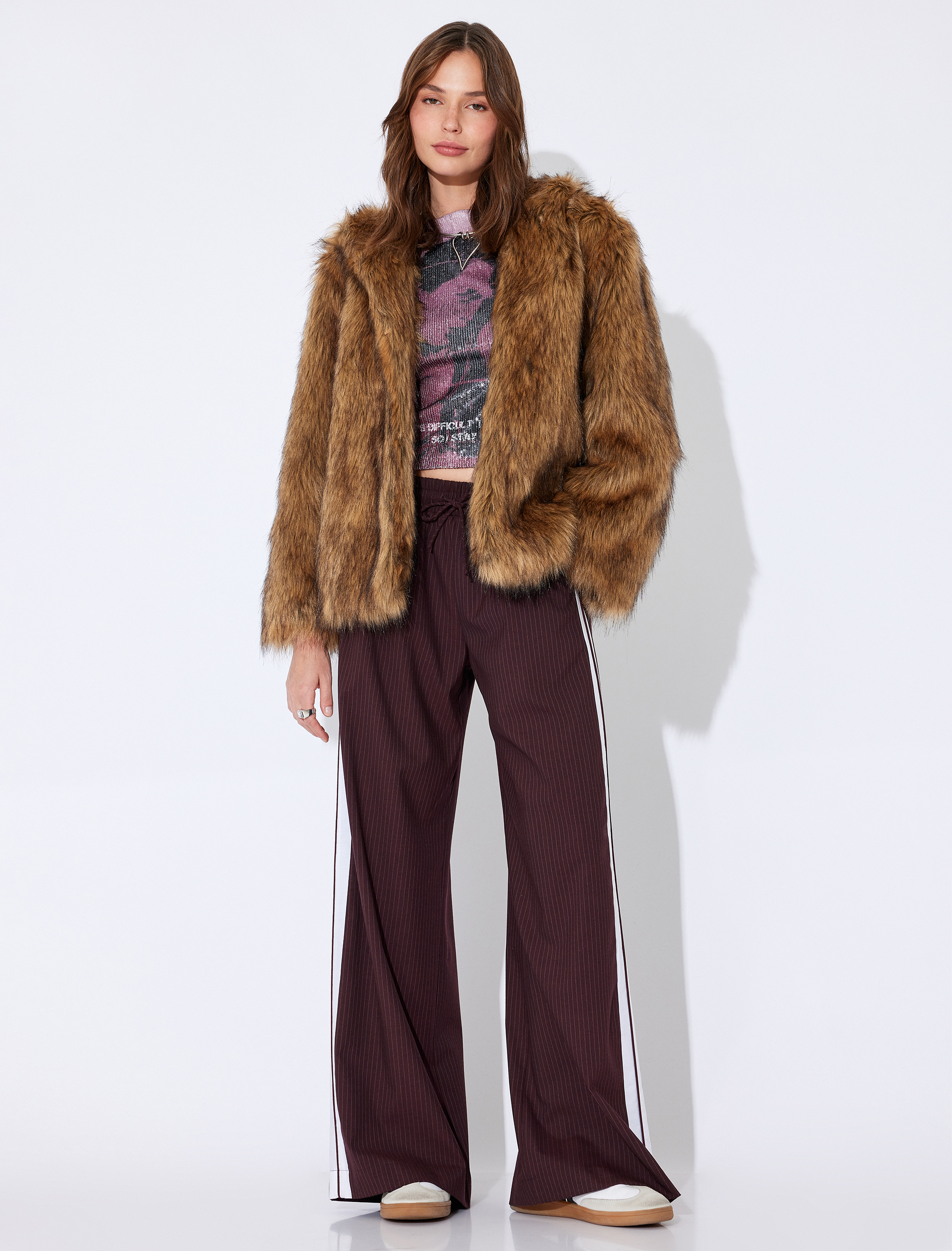   Koton X İnji - Oversize Kapüşonlu Cep Detaylı Suni Kürk Kaban