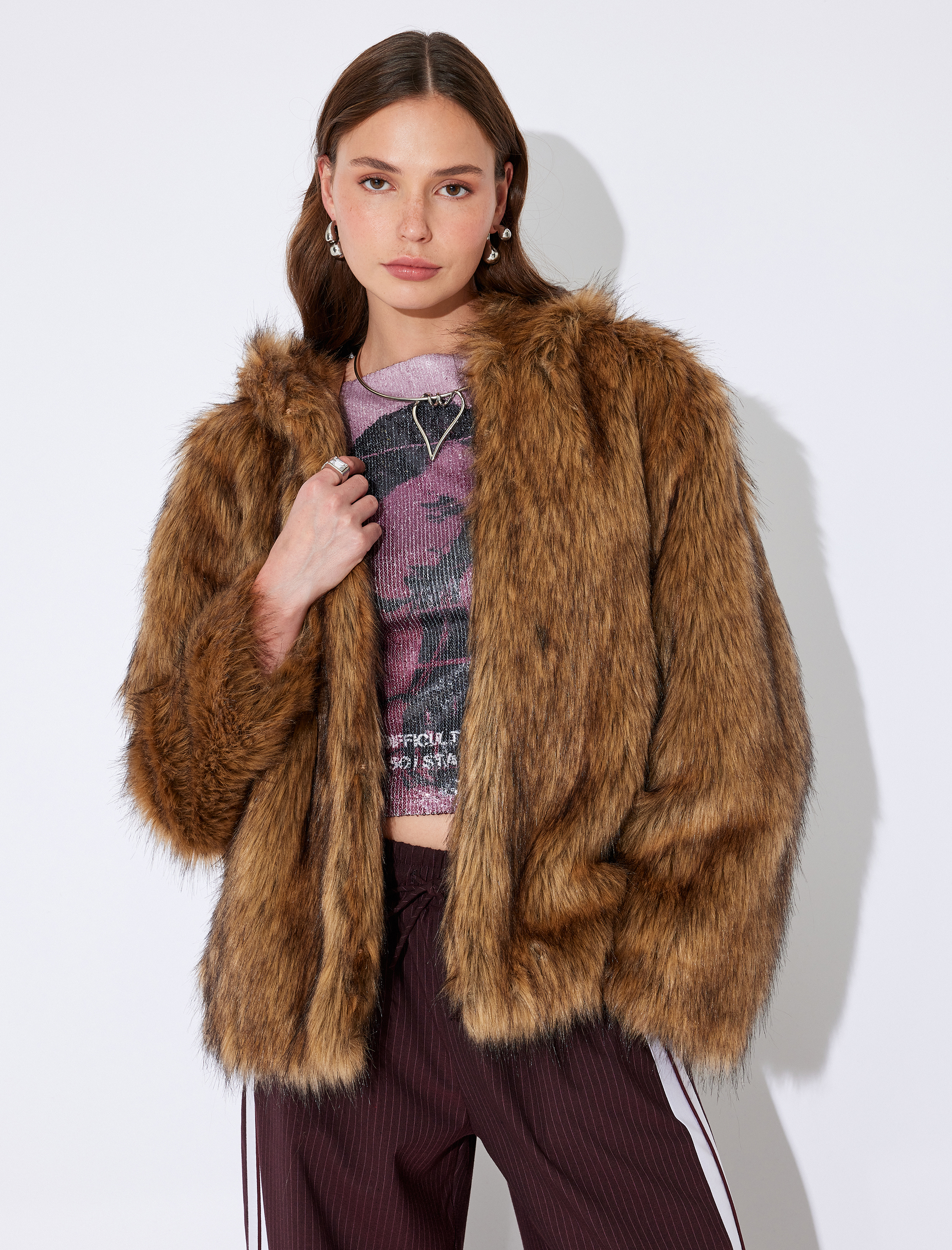   Koton X İnji - Oversize Kapüşonlu Cep Detaylı Suni Kürk Kaban