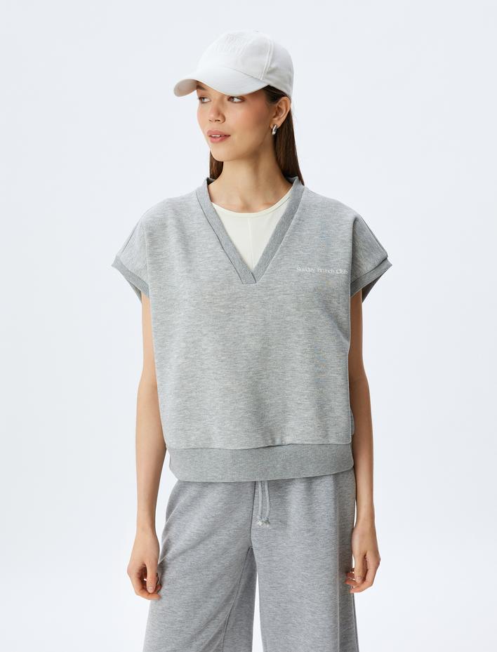  Oversize Kolsuz V Yaka Slogan İşlemeli Şardonlu Sweatshirt