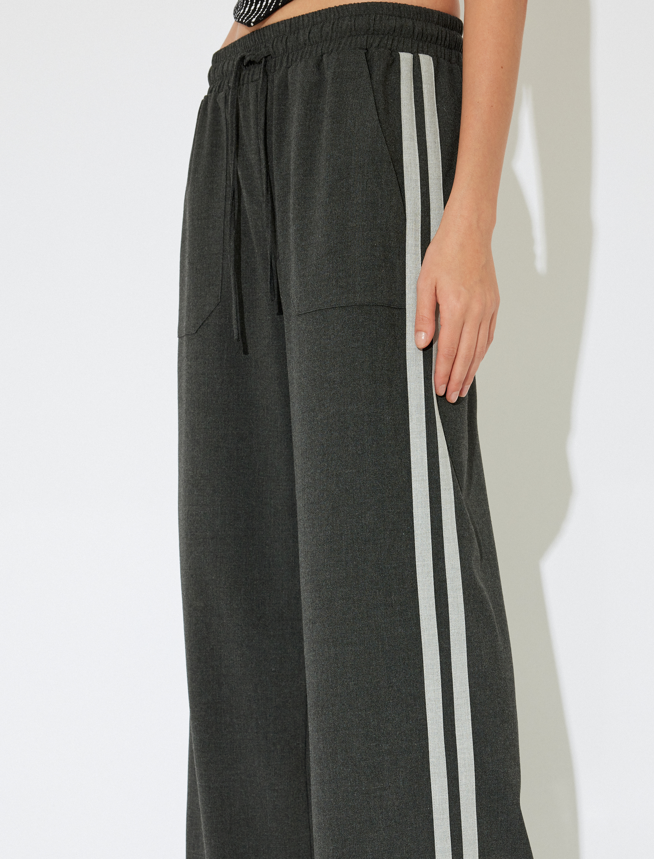   Koton X İnji - Bol Paça Pantolon Beli Lastikli Şerit Detaylı Cepli