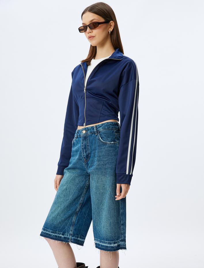  Koton X İnji - Crop Biyeli Korse Detaylı Fermuarlı Sweatshirt