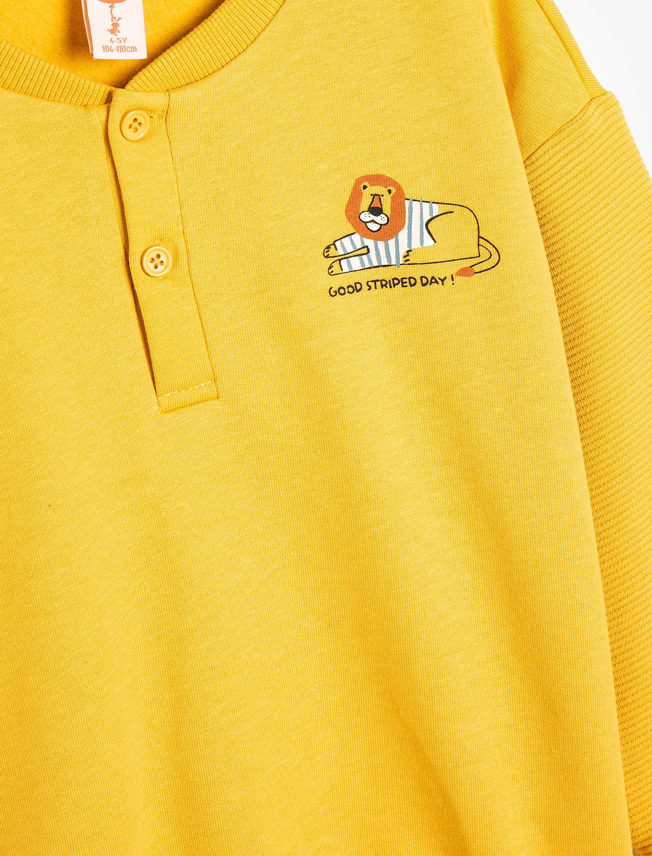  Erkek Bebek Sweatshirt Aslan Baskılı Uzun Kollu Bisiklet Yaka Düğme Detaylı Pamuklu Şardonlu