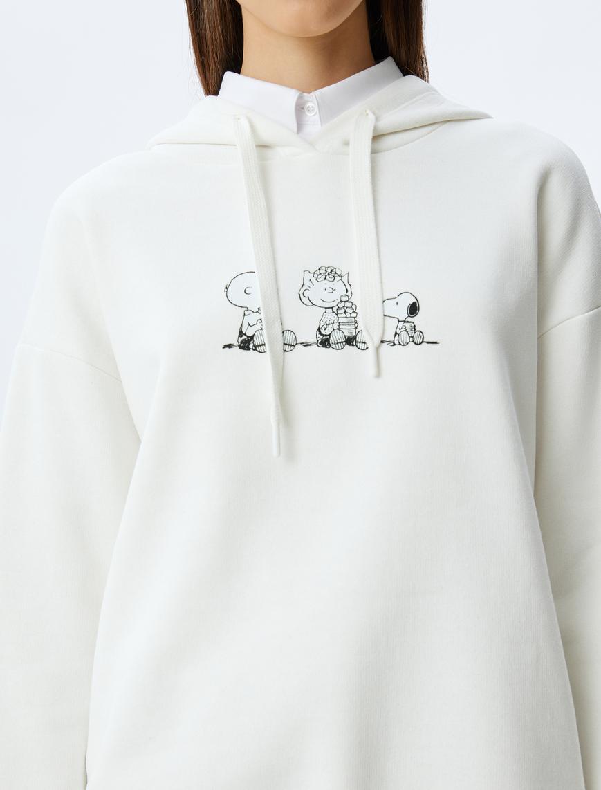   Arkası Snoopy Baskılı Kapüşonlu Rahat Kalıp Şardonlu Lisanslı Sweatshirt