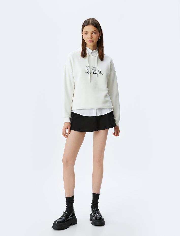  Arkası Snoopy Baskılı Kapüşonlu Rahat Kalıp Şardonlu Lisanslı Sweatshirt