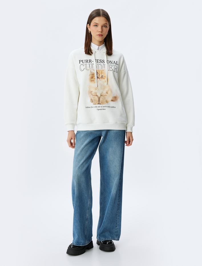  Kedi Baskılı Kapüşonlu Rahat Kalıp Şardonlu Sweatshirt