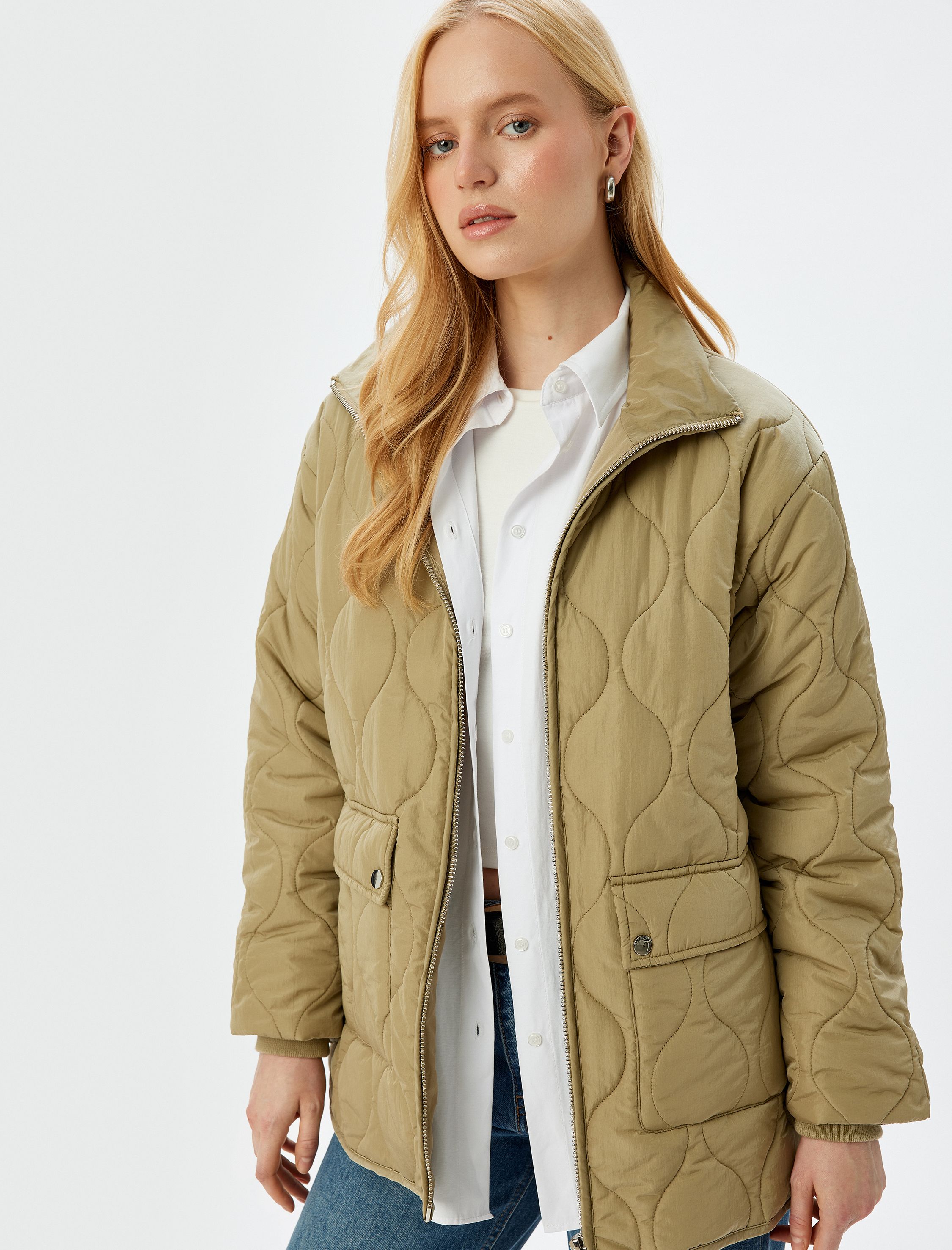   Fermuarlı Cepli Dik Yaka Kapitone Şişme Mont