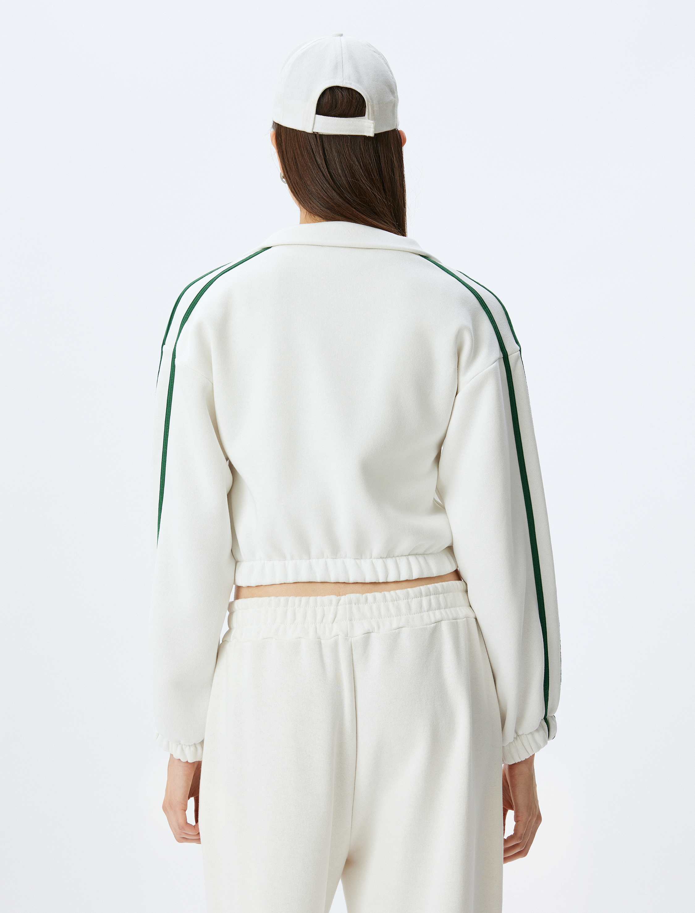   Şardonlu Crop Dik Yaka Biyeli Cep Detaylı Kolej Baskılı Fermuarlı Sweatshirt