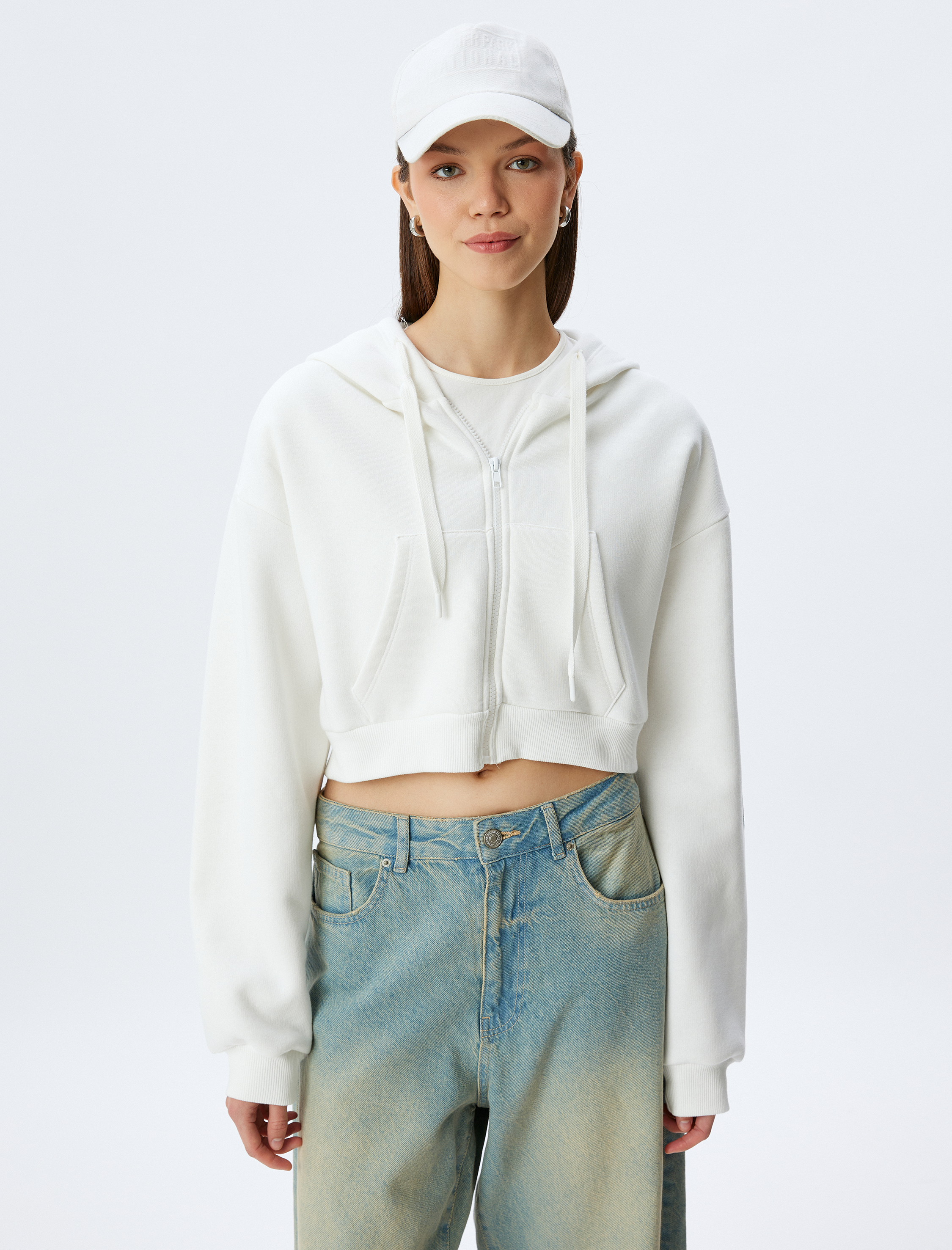   Şardonlu Arkası Kolej Baskılı Crop Fermuarlı Kapüşonlu Cepli Sweatshirt