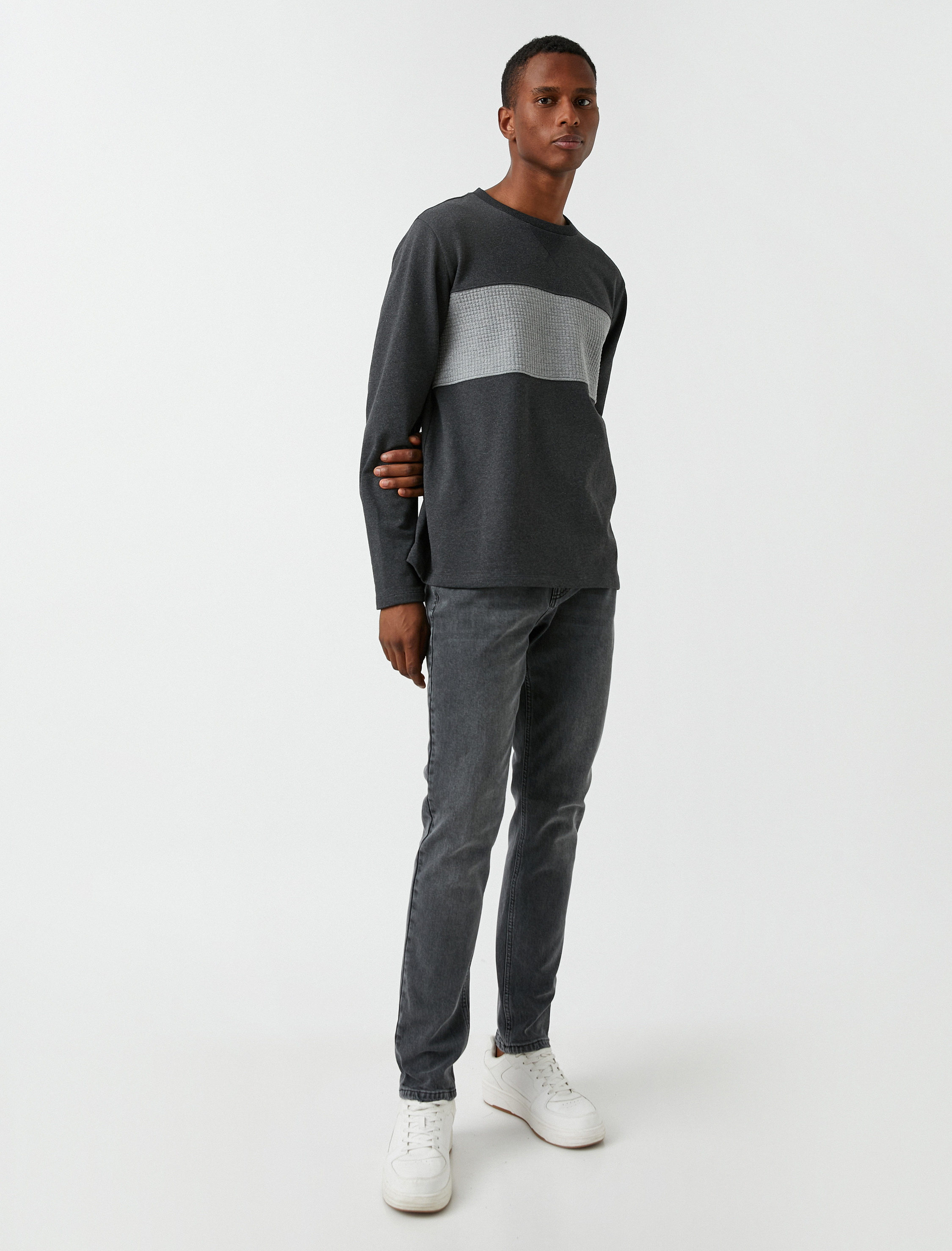   Bisiklet Yaka Sweatshirt Dokulu Şardonlu