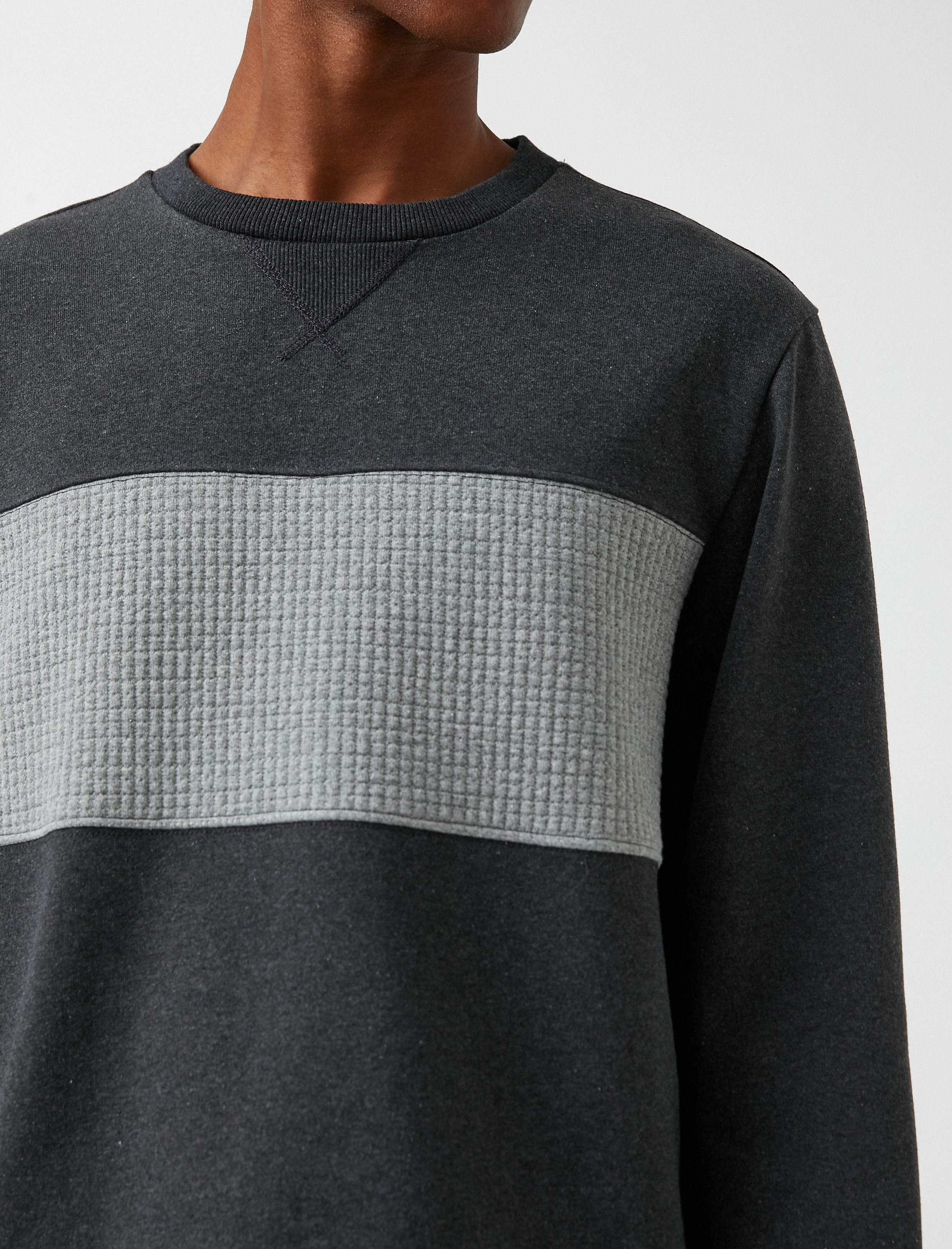   Bisiklet Yaka Sweatshirt Dokulu Şardonlu