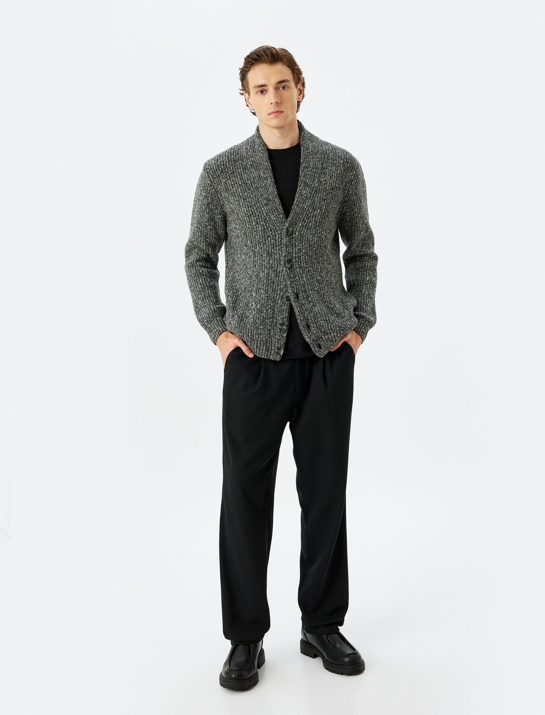   V Yaka Pamuk Karışımlı Düğmeli Triko Hırka