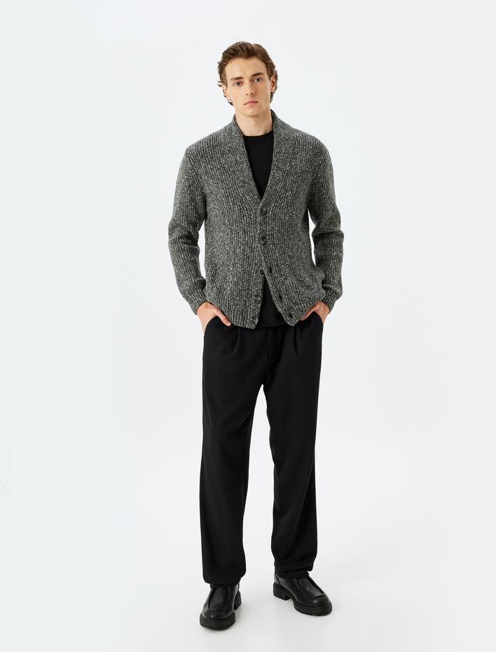  V Yaka Pamuk Karışımlı Düğmeli Triko Hırka