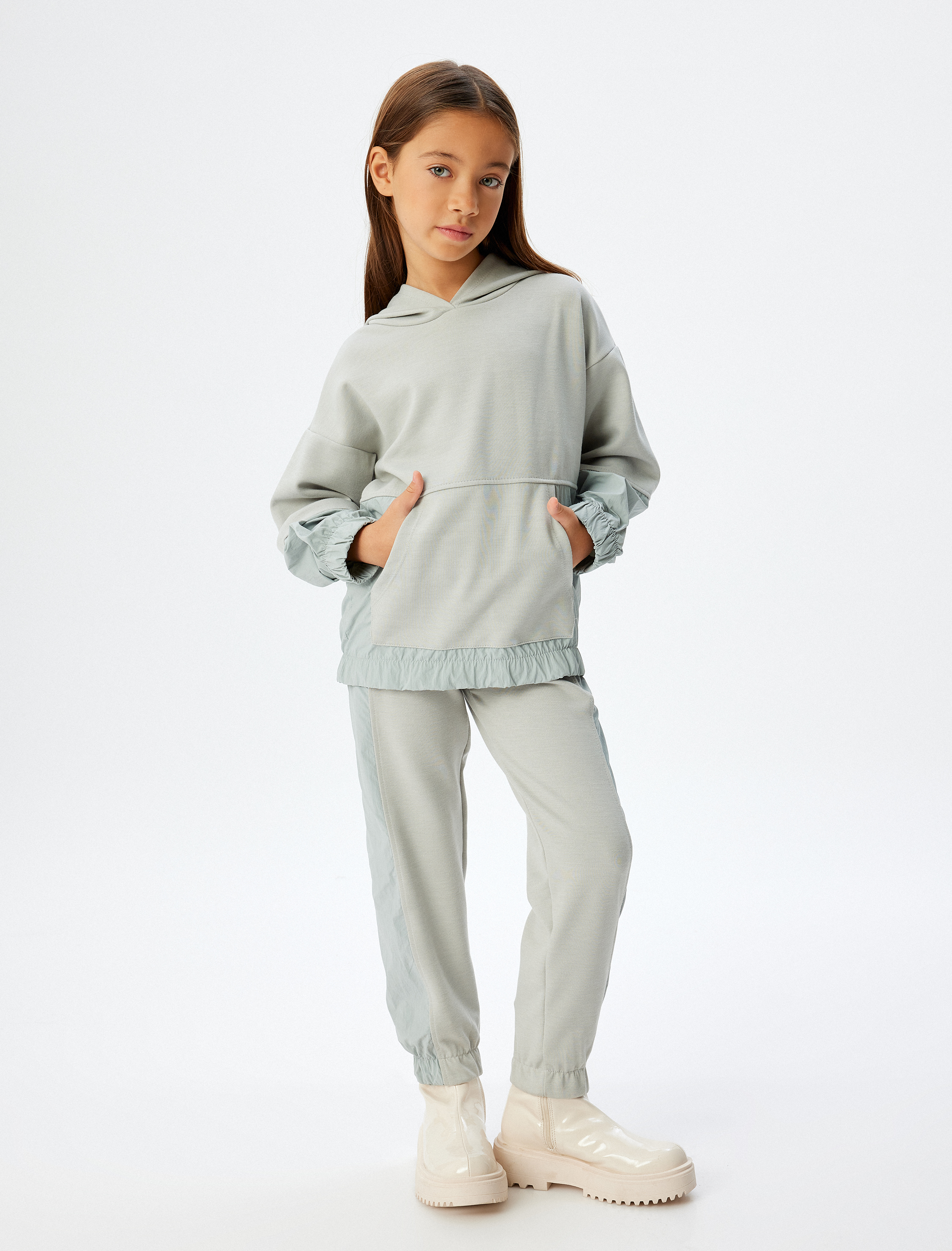  Kız Çocuk Oversize Kapşonlu Sweat Uzun Kollu Kanguru Cepli Paraşüt Kumaş Detaylı