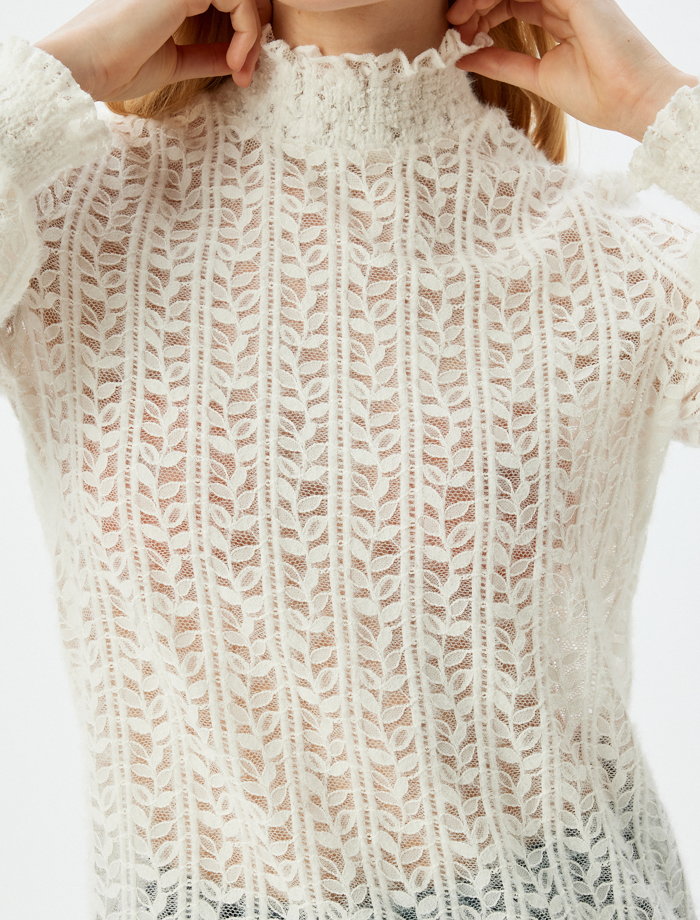   Yumuşak Dokulu Dik Yaka Transparan Floral Dantel Bluz