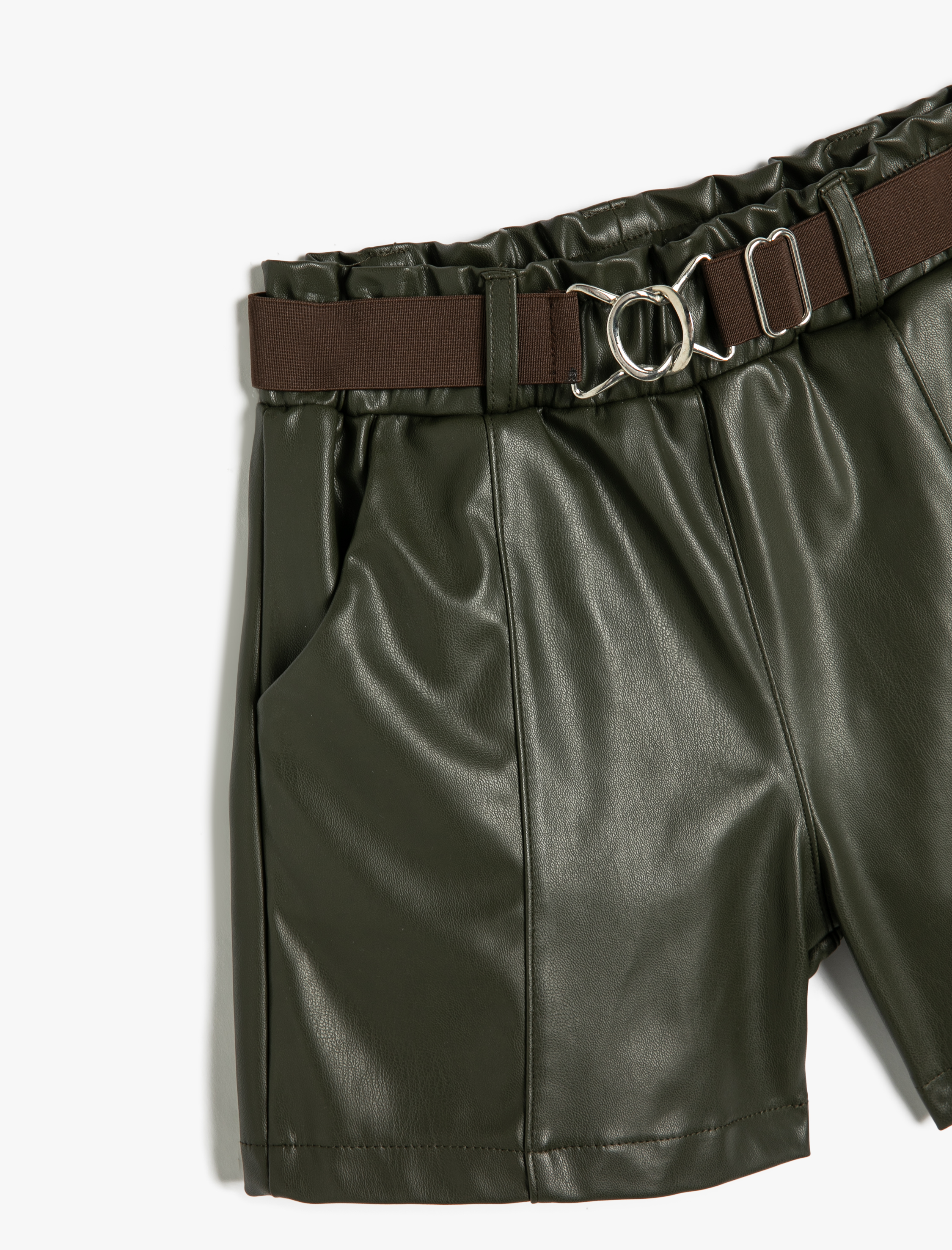  Kız Çocuk Deri Görünümlü Kemerli Cep Detaylı Şort