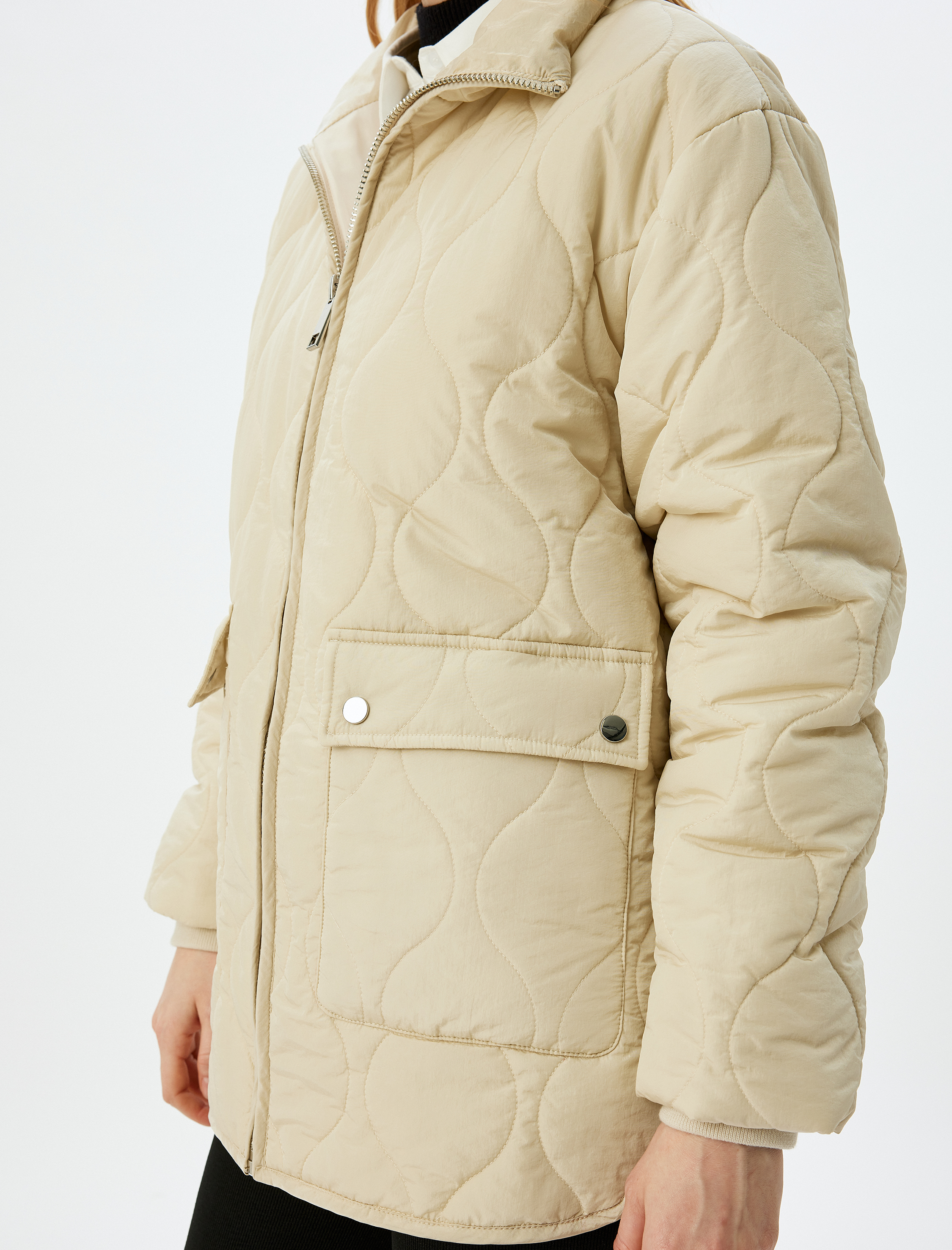   Fermuarlı Cepli Dik Yaka Kapitone Şişme Mont