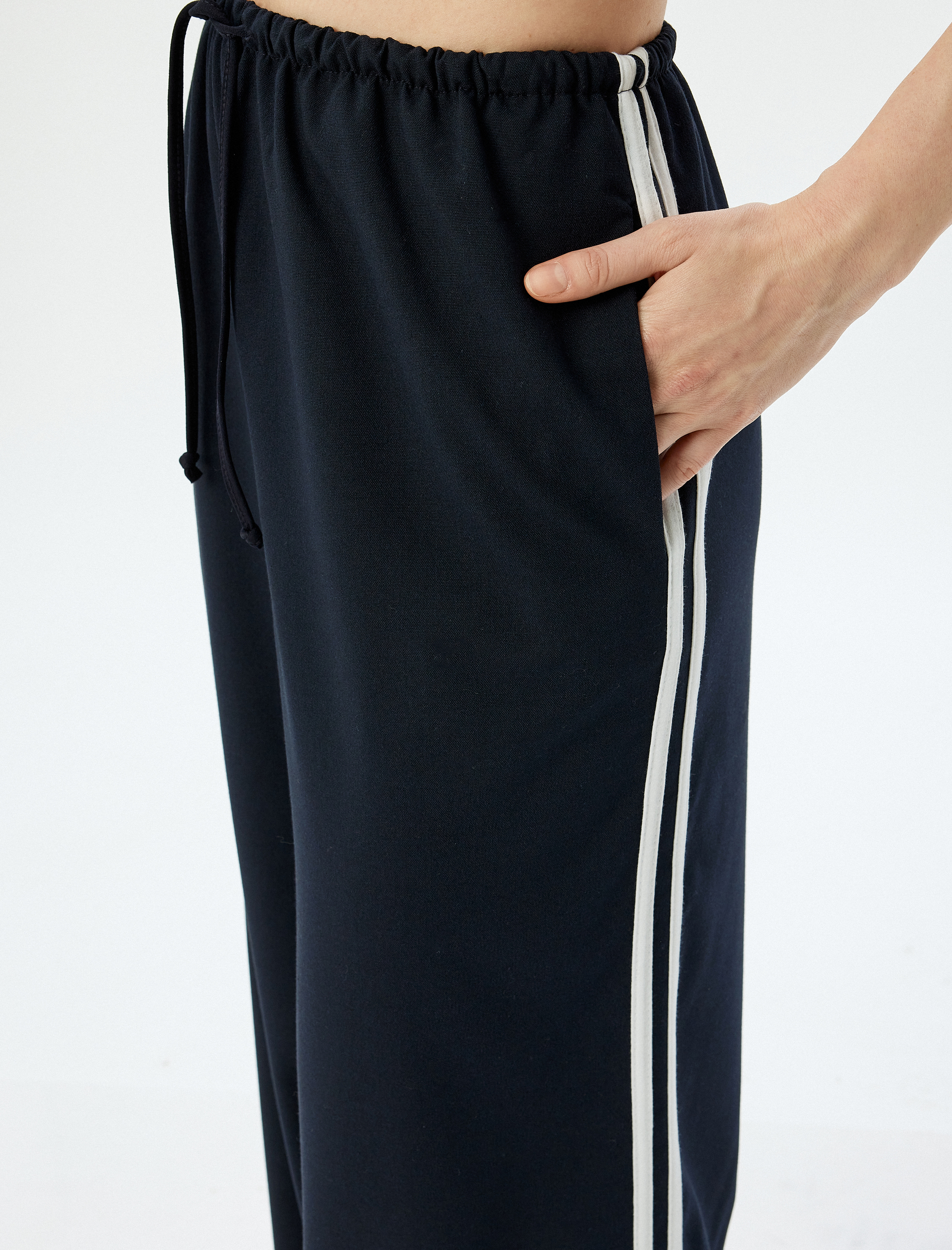   Cepli Yandan Şerit Detaylı Eşofman Pantolon