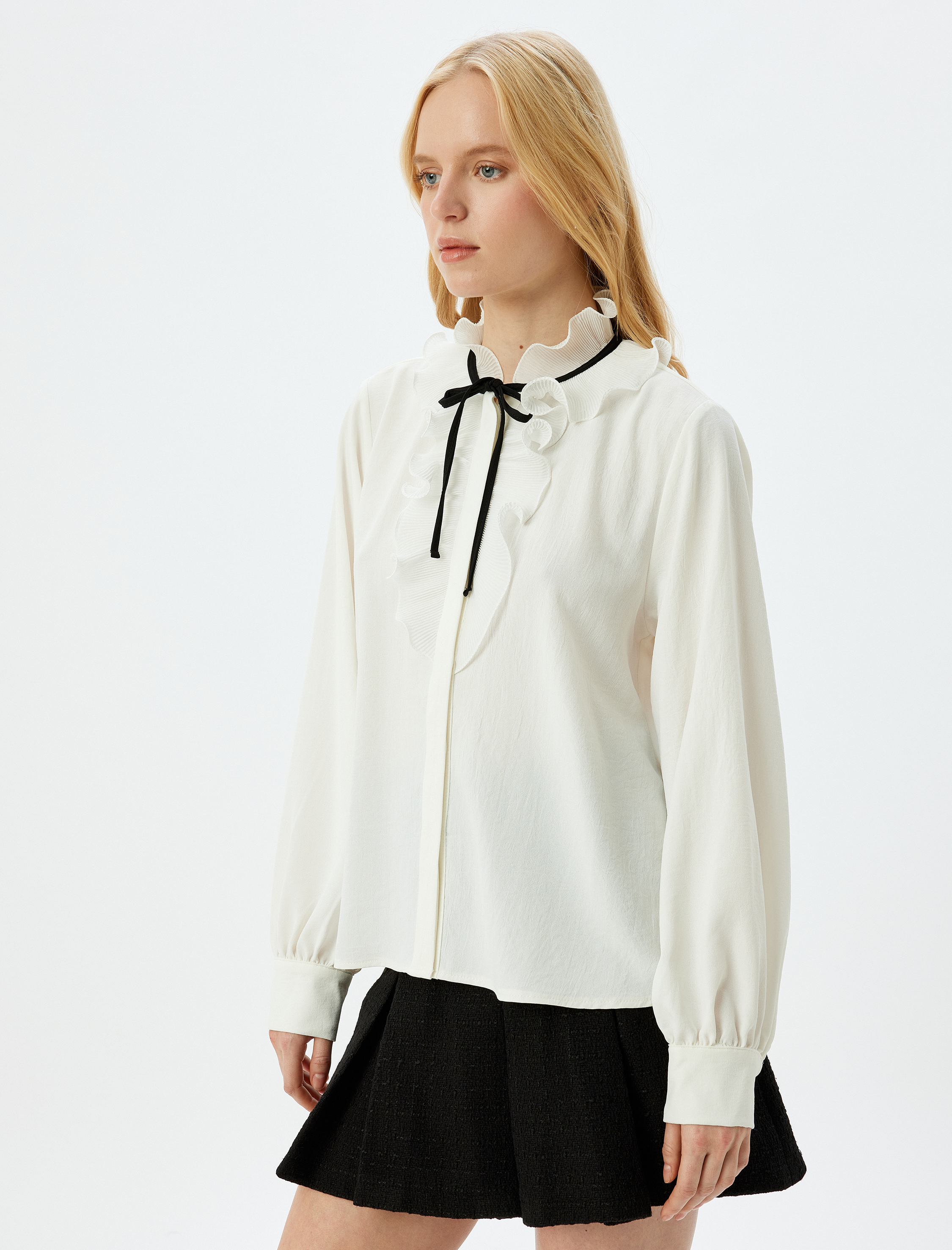   Uzun Kollu Volümlü  Fırfırlı Bağlama Detaylı Gömlek