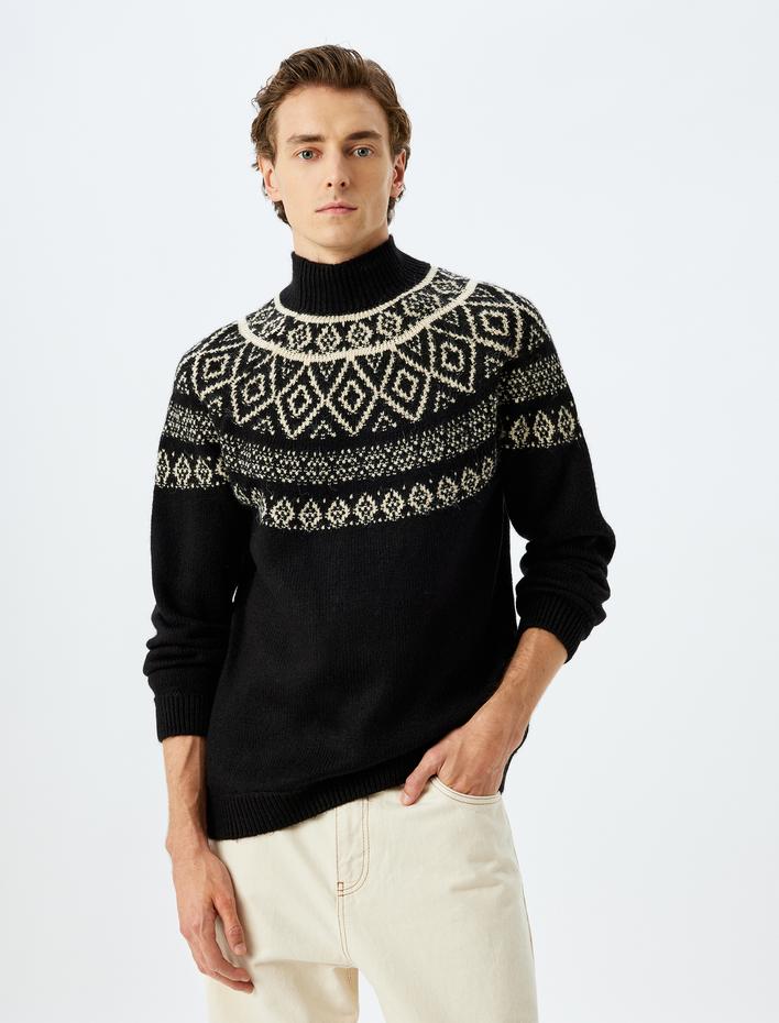  Dik Yaka Desenli Triko Kazak