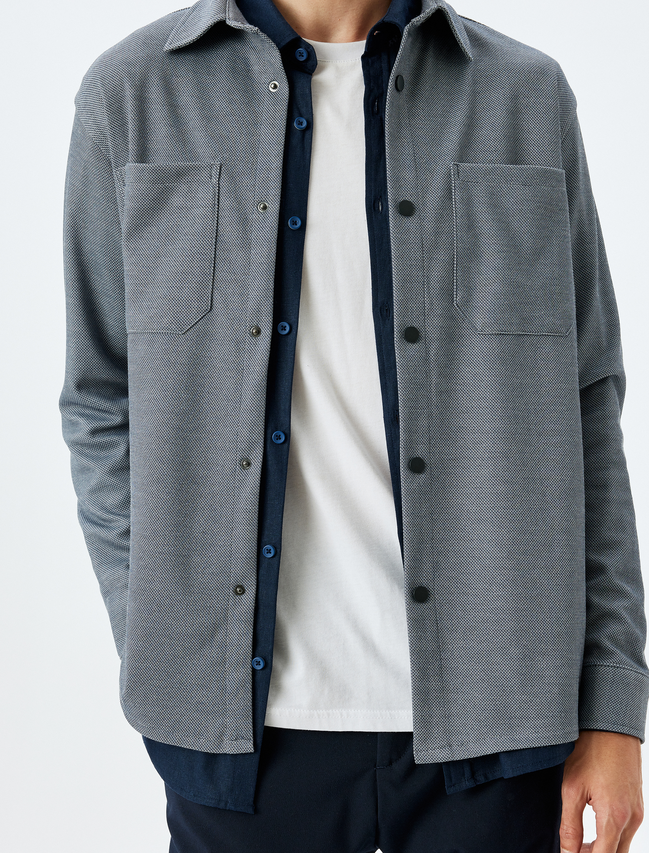 Uzun Kollu Düğmeli Cep Detaylı Viskon Karışımlı Gömlek Ceket