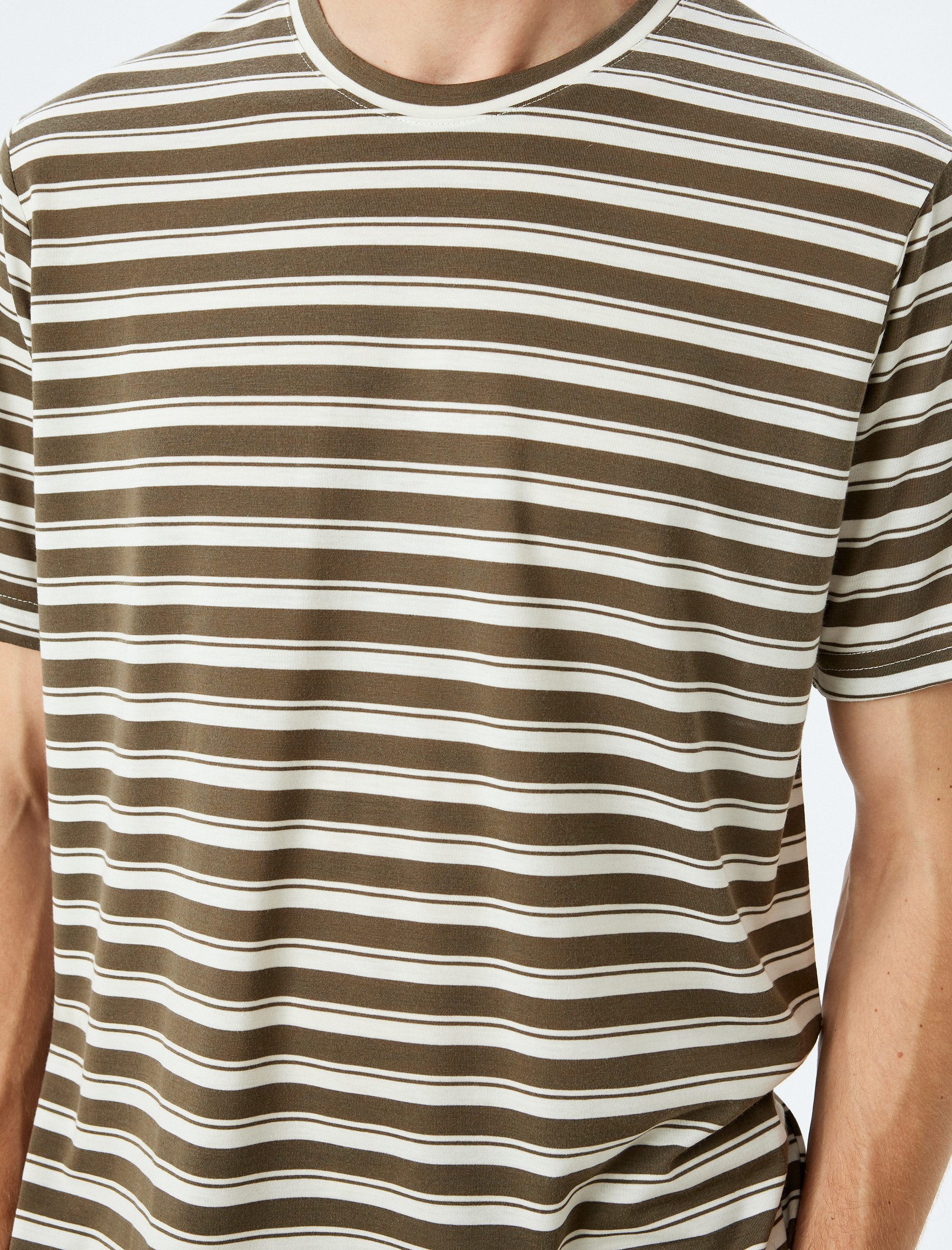   Bisiklet Yaka Viskon Karışımlı Kısa Kollu Regular Fit Çizgili Tişört