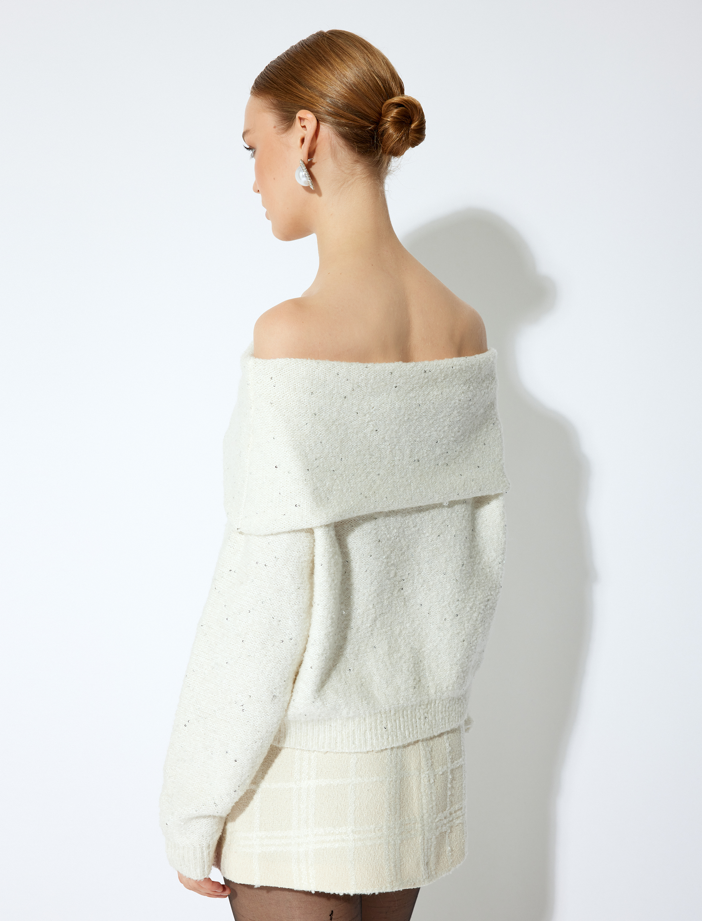   Pul Payet İşleme Detaylı Uzun Kollu Omzu Açık Triko Kazak