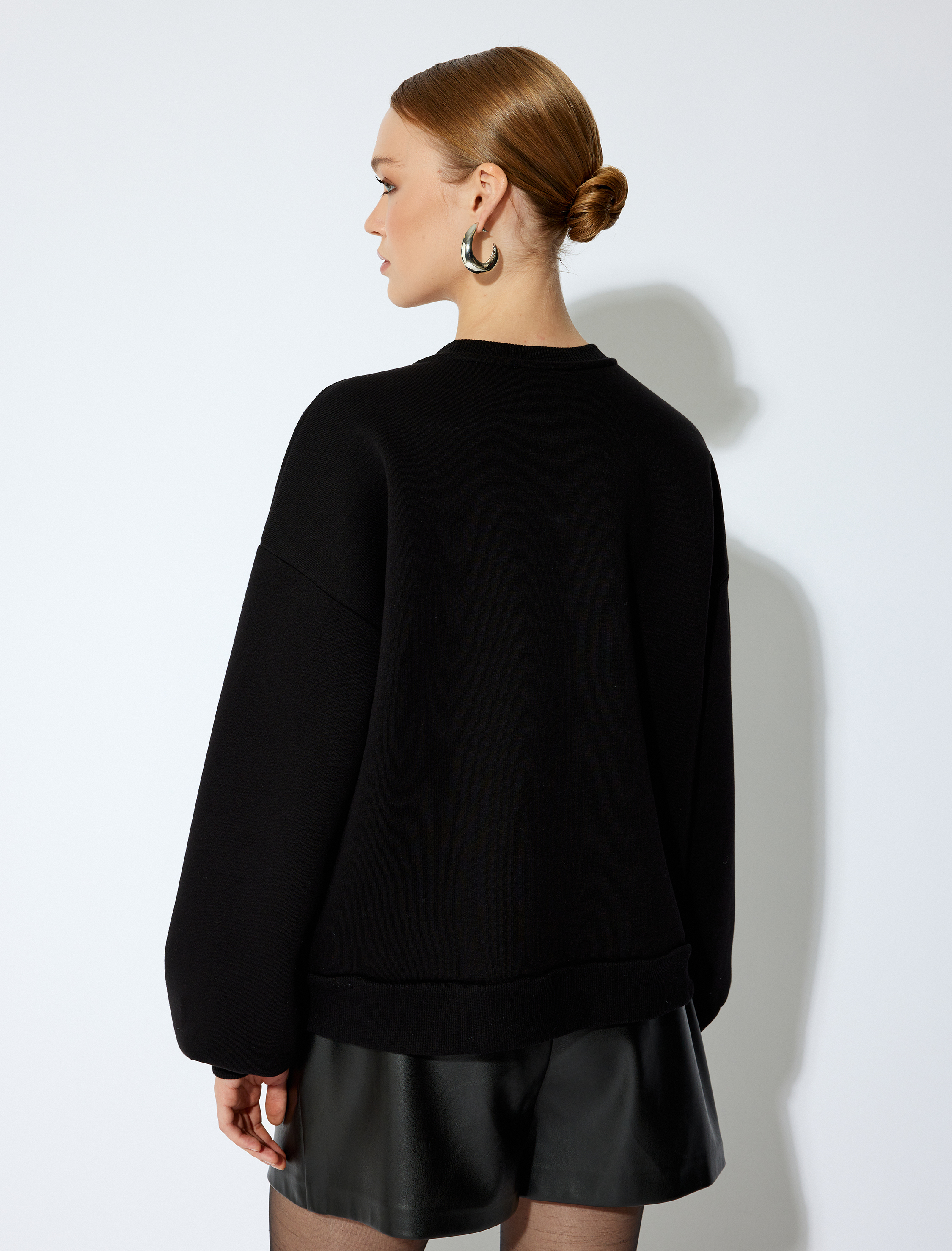 Koton X Sibil Çetinkaya - İnci Fiyonk İşlemeli Sweatshirt Bisiklet Yaka Uzun Kollu Üç İplik Şardonlu