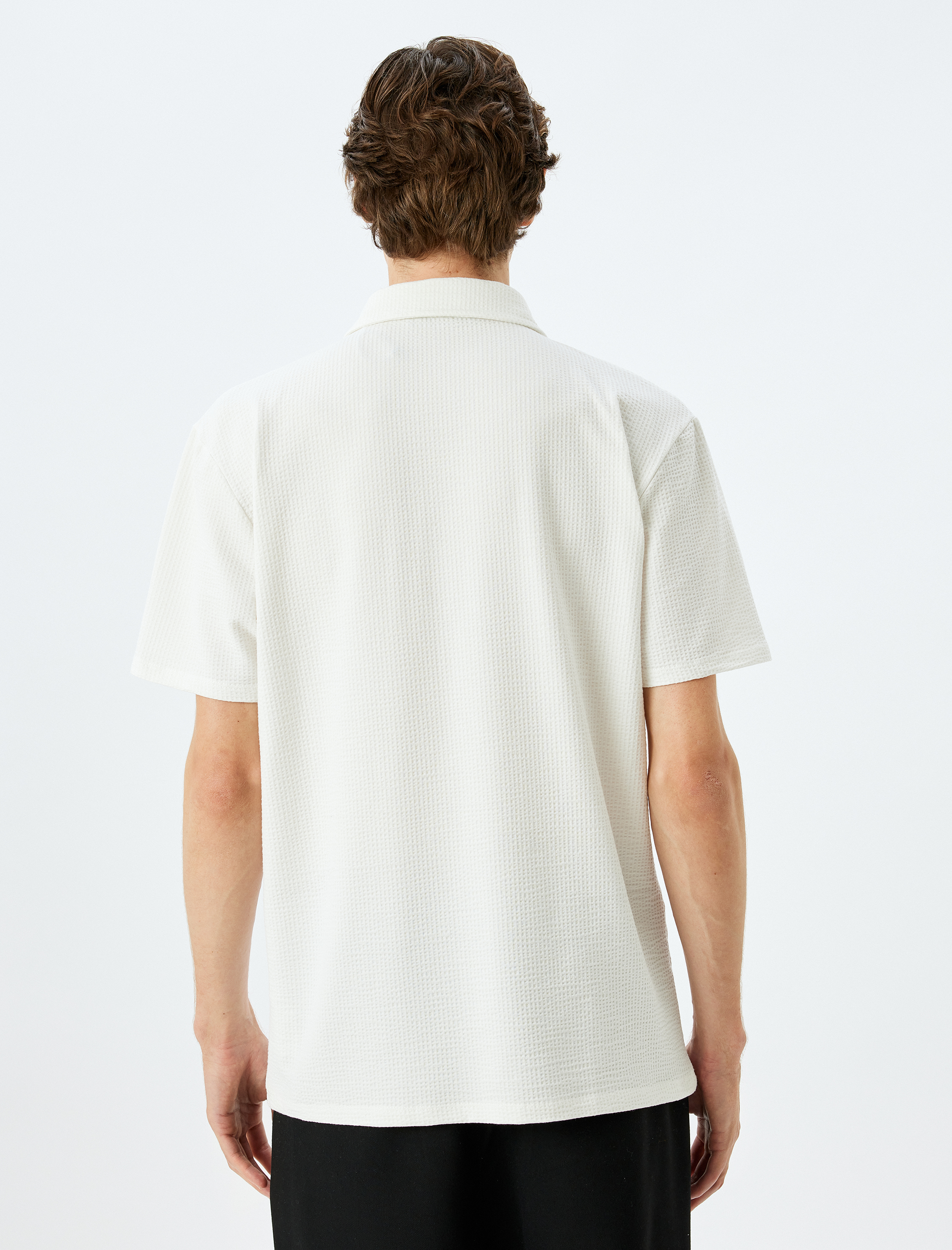   Kısa Kollu Pamuklu Regular Fit Dokulu Polo Yaka Tişört