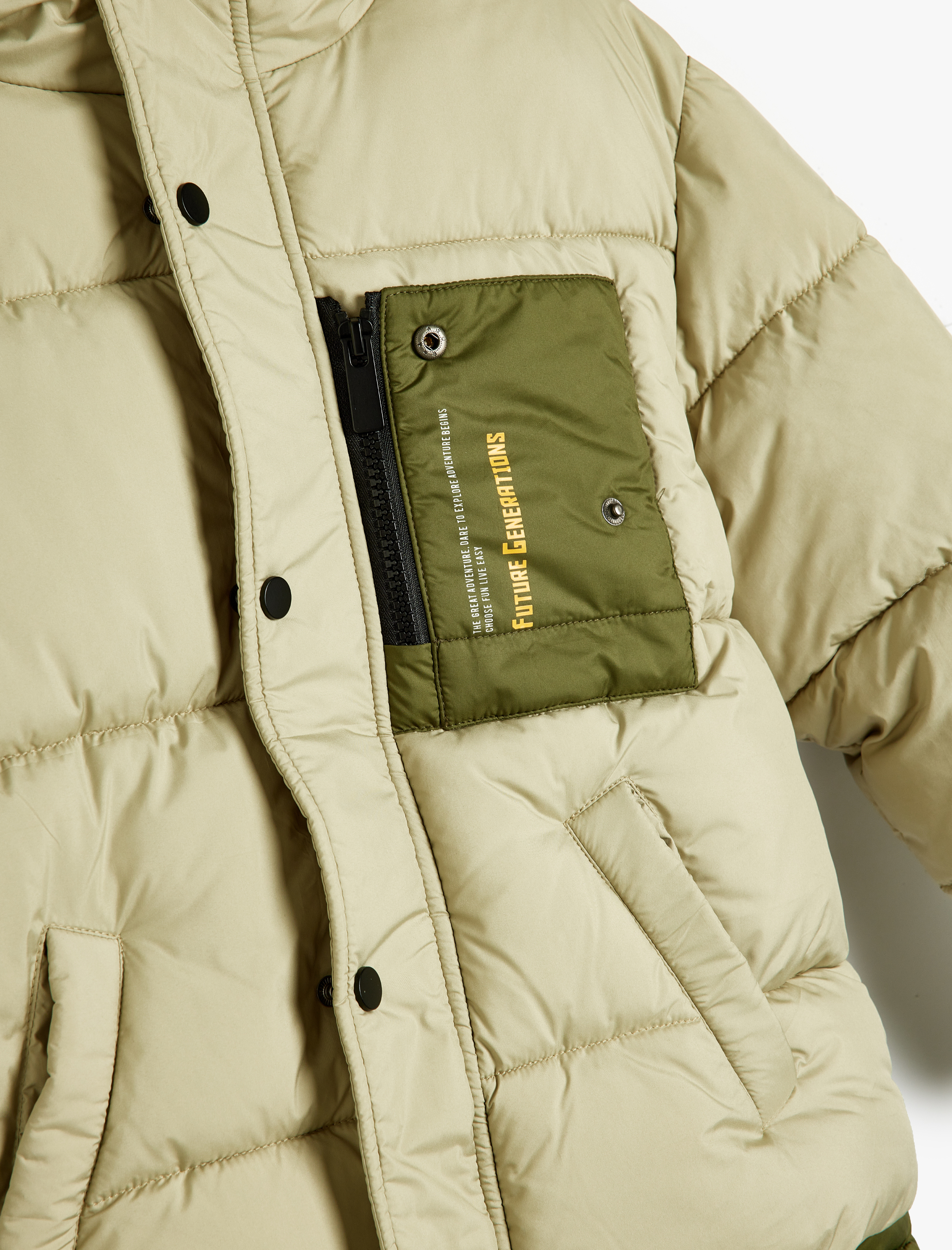 Erkek Çocuk Kapşonlu Şişme Mont Rüzgar Kapaklı Ce Detaylı Aplikeli