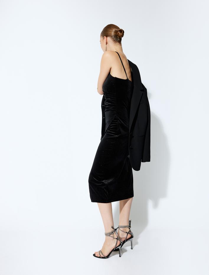  Kadife Midi Yırtmaç Detaylı Drapeli Askılı Elbise