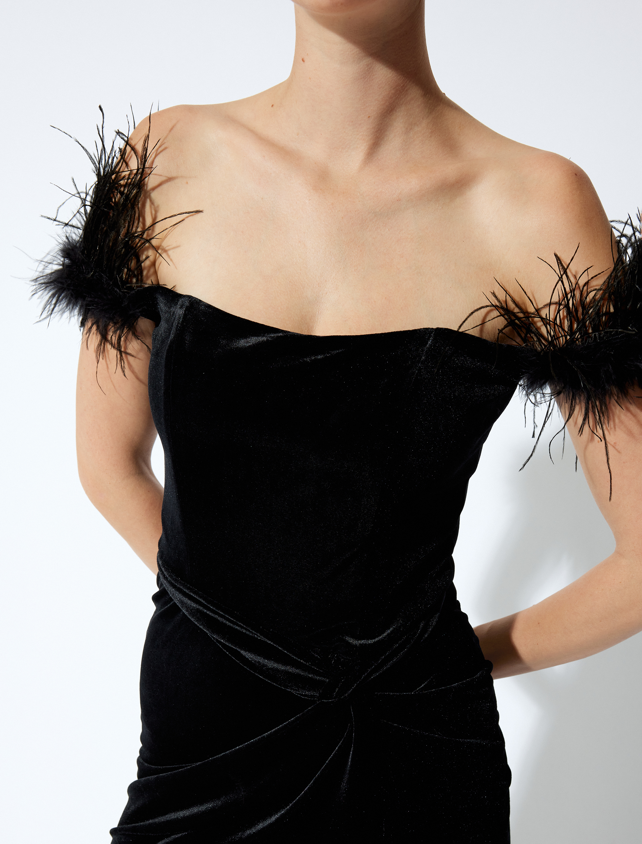   Tüy Detaylı Drapeli Kadife Mini Elbise