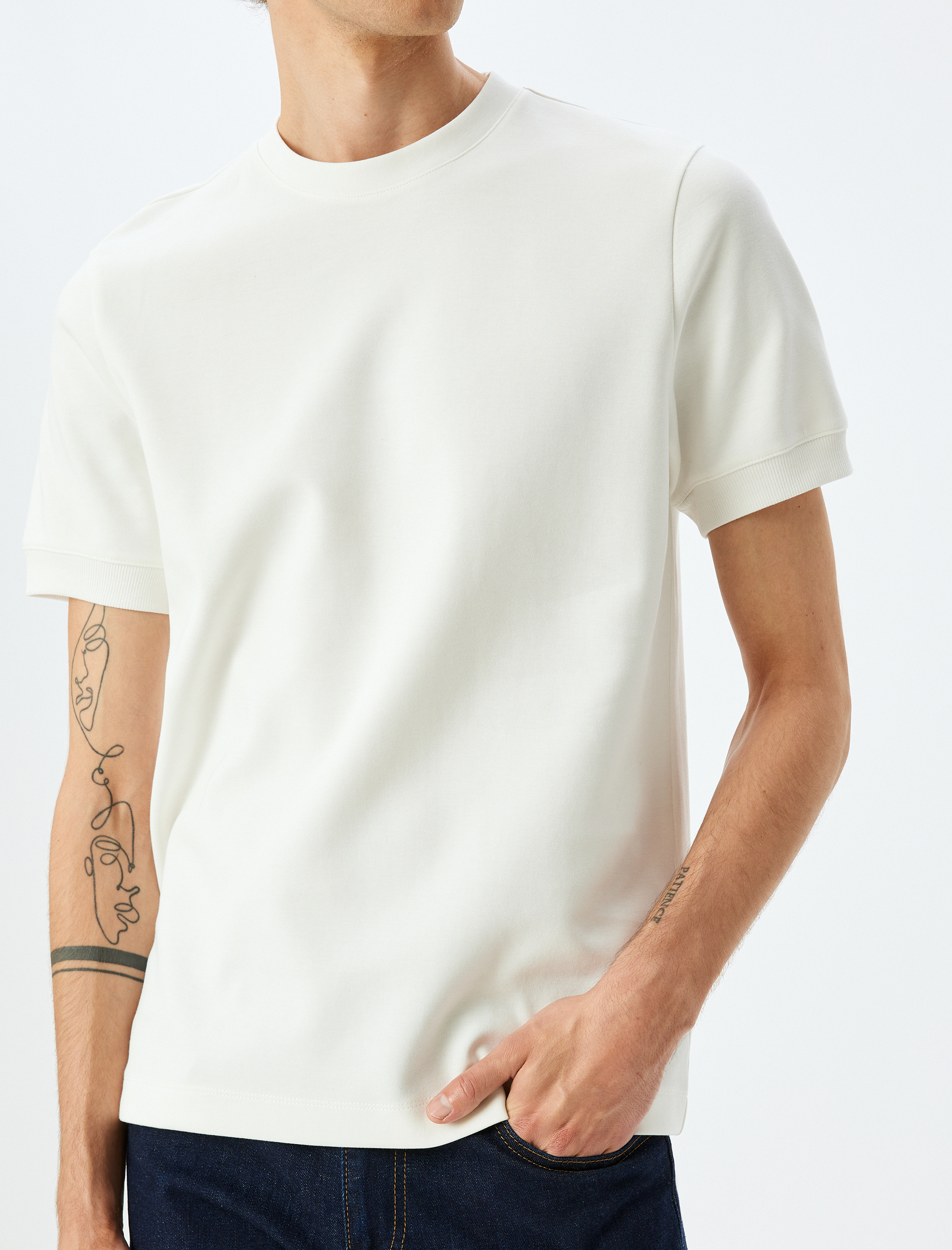   Kısa Kollu Pamuk Karışımlı Kalın Tok Kumaş Regular Fit Bisiklet Yaka Tişört