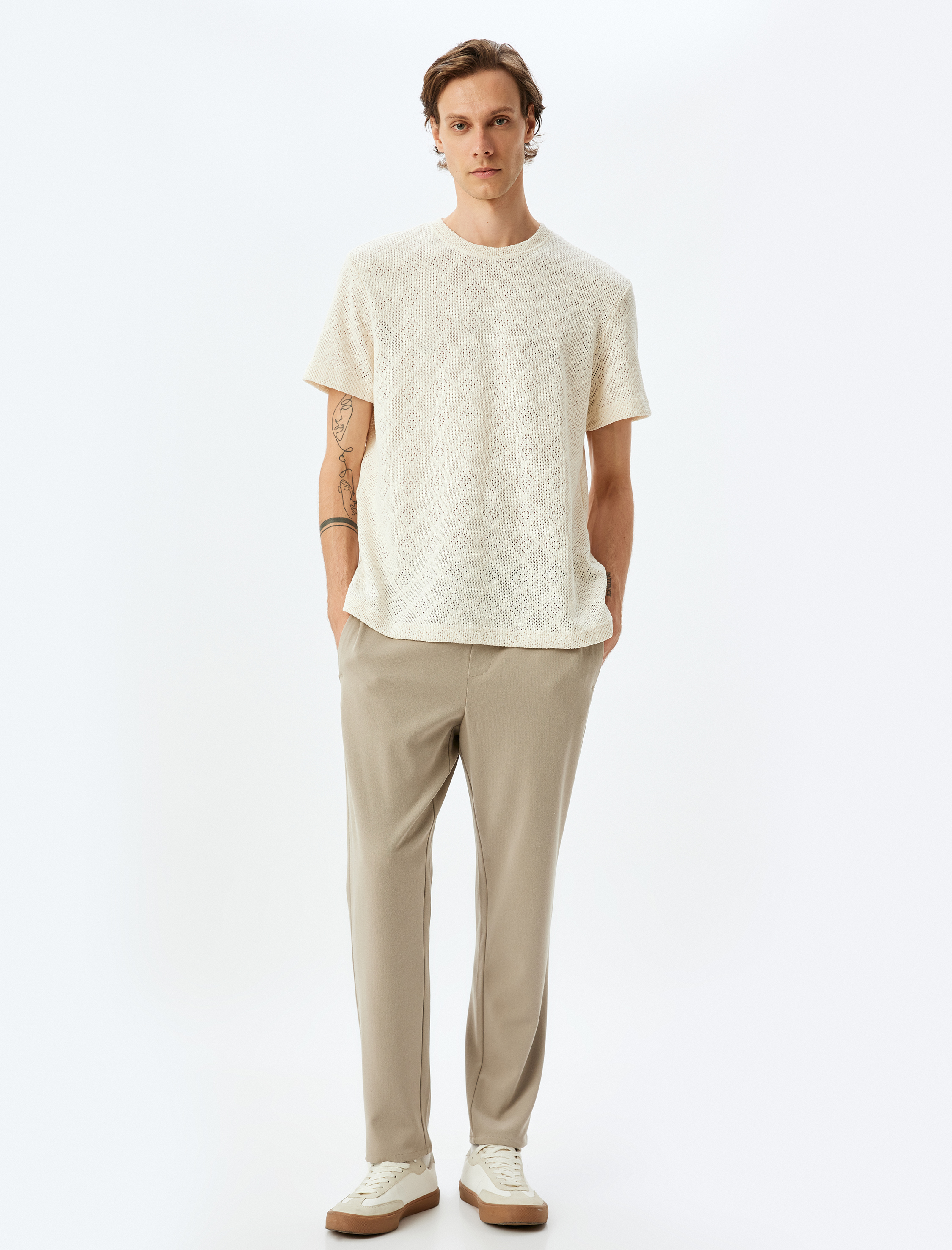   Bisiklet Yaka Kısa Kollu Ajurlu Regular Fit Pamuk Karışımlı Dokulu Tişört