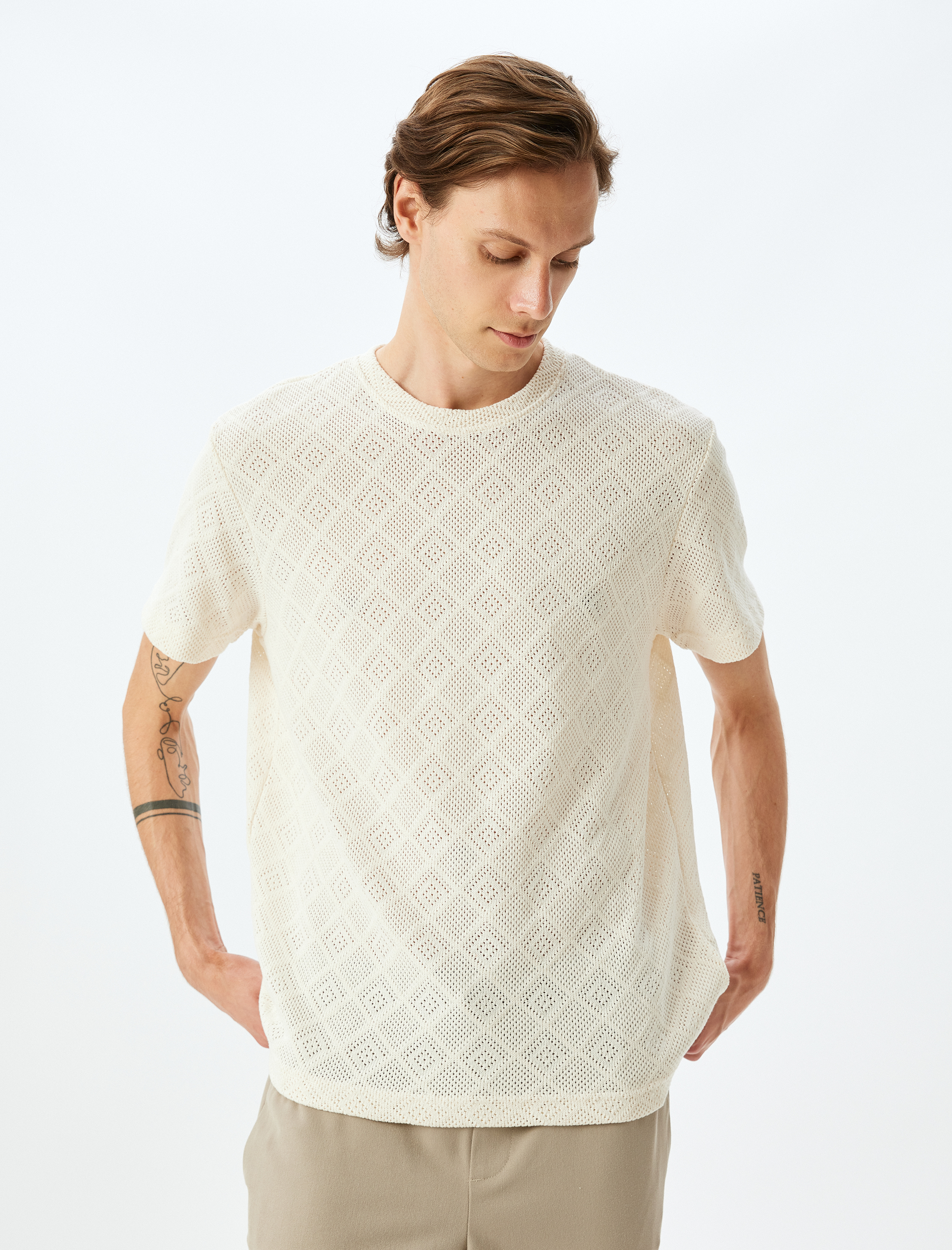   Bisiklet Yaka Kısa Kollu Ajurlu Regular Fit Pamuk Karışımlı Dokulu Tişört