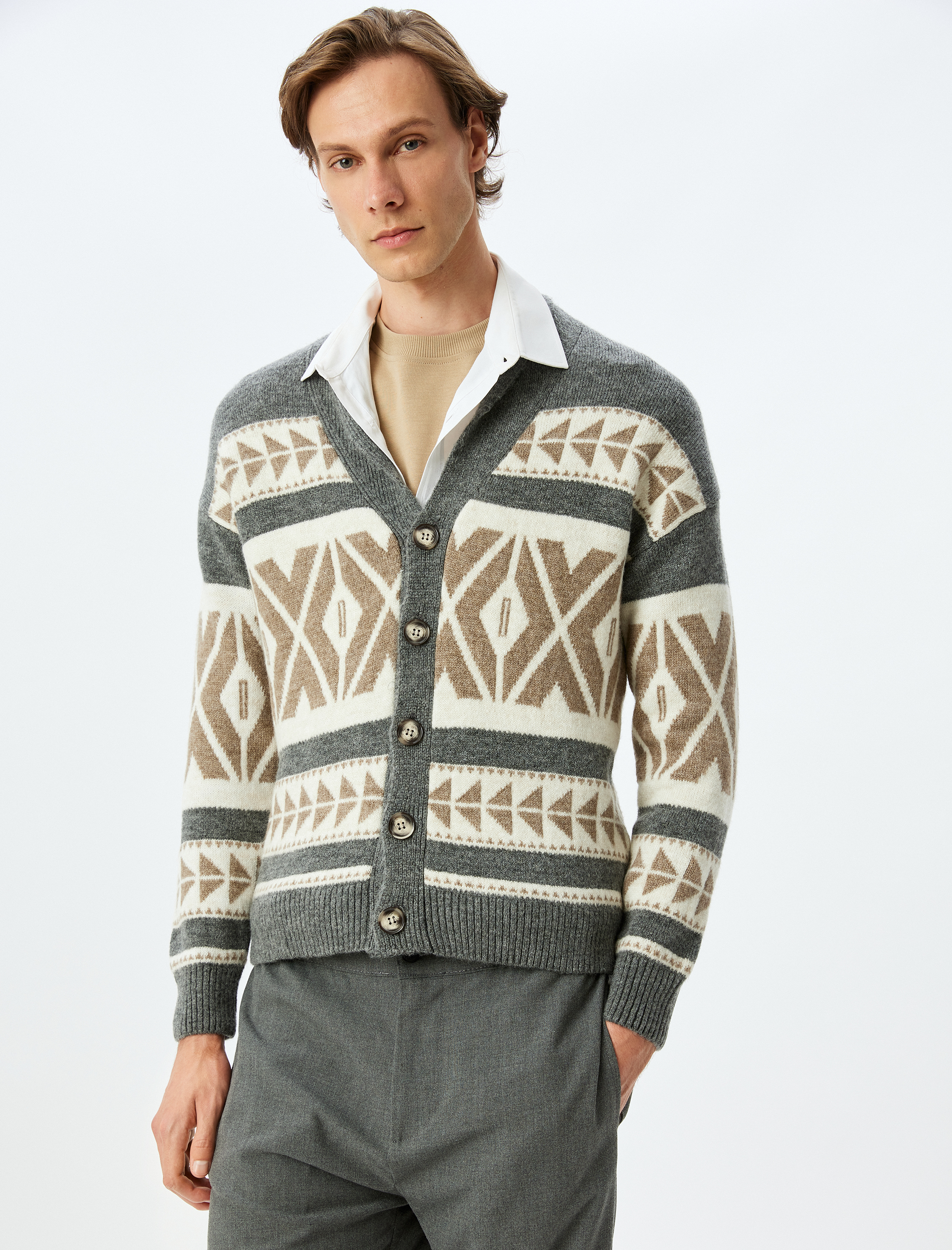   V Yaka Desenli Triko Hırka