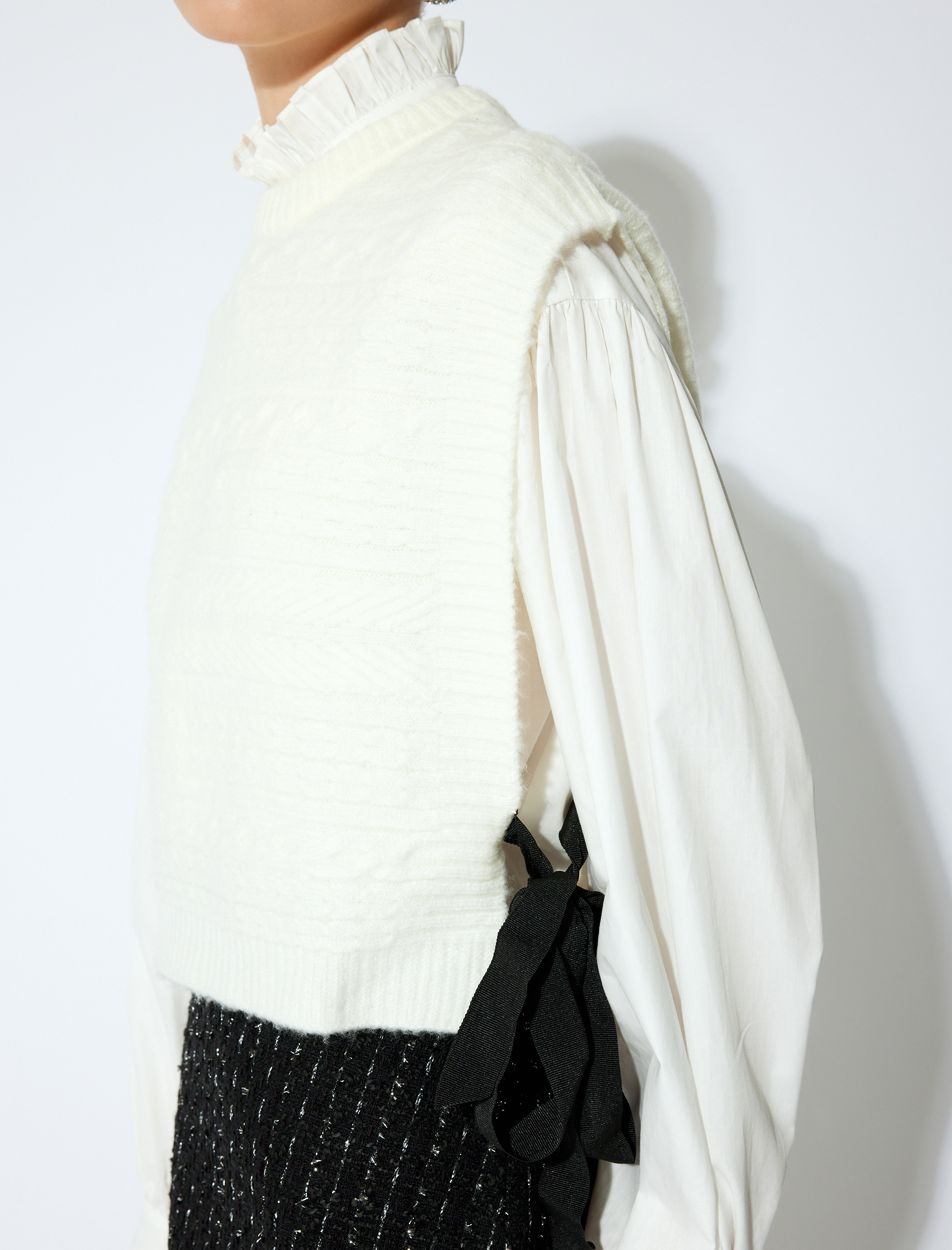   Yanları Bağlama Detaylı Dokulu Yuvarlak Yaka Örgü Süveter