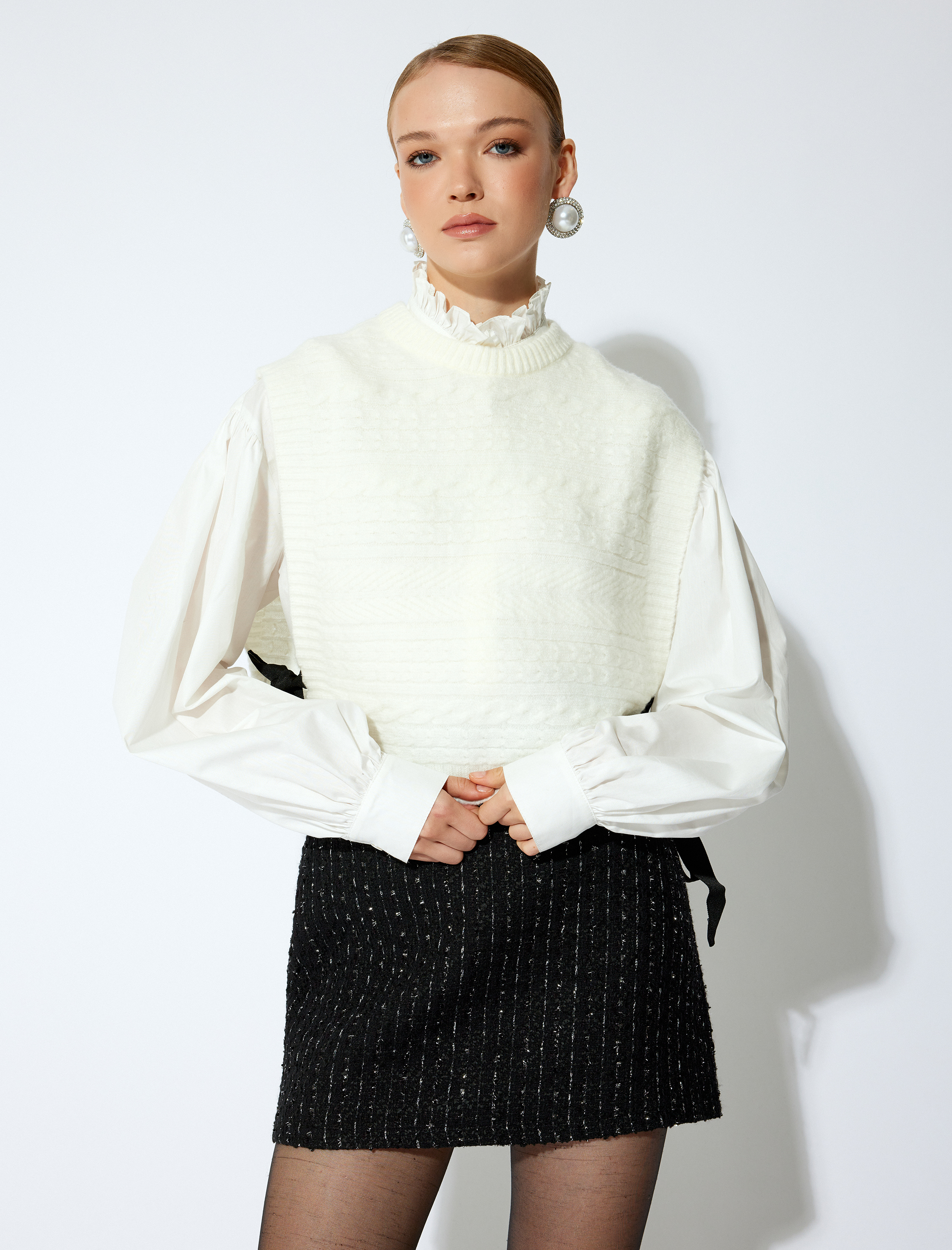   Yanları Bağlama Detaylı Dokulu Yuvarlak Yaka Örgü Süveter