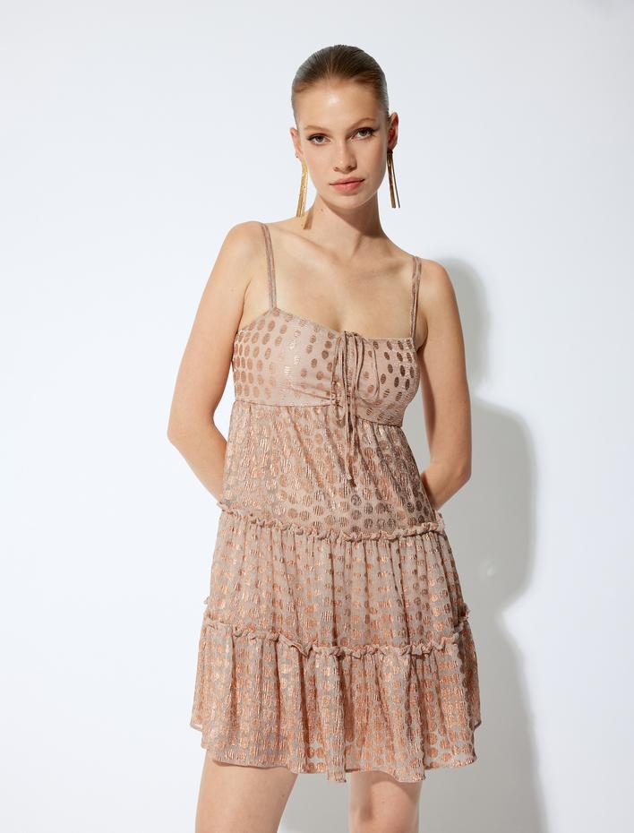  Mini Elbise Puantiyeli İp Askılı Büzgülü Metalik Görünümlü Katlı Volanlı