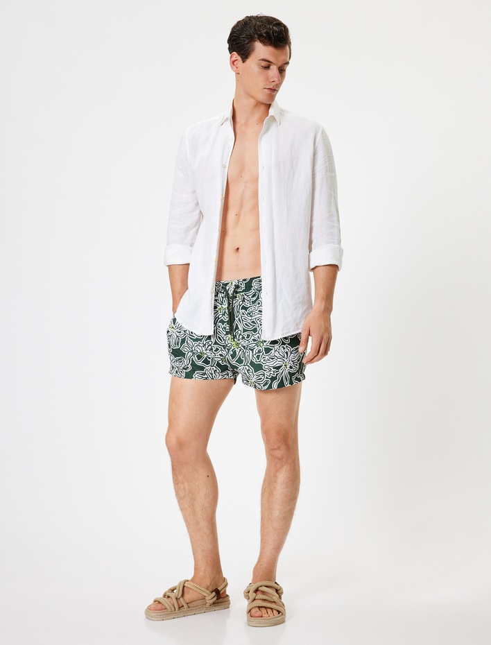  Beli Bağcıklı Soyut Desenli Kısa Deniz Şortu