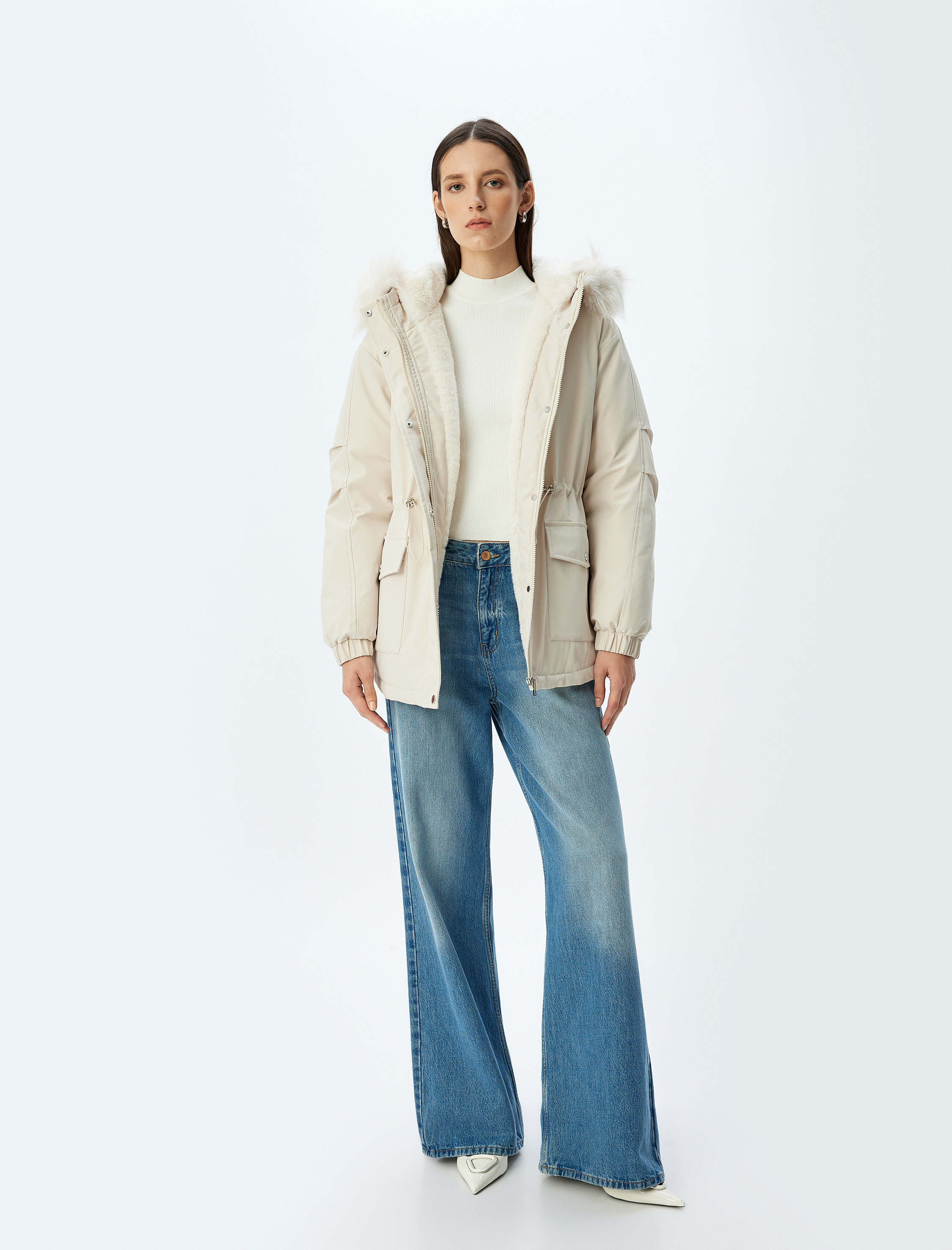   Suni Kürk Detaylı Kapüşonlu İçi Peluş Astarlı Şişme Mont