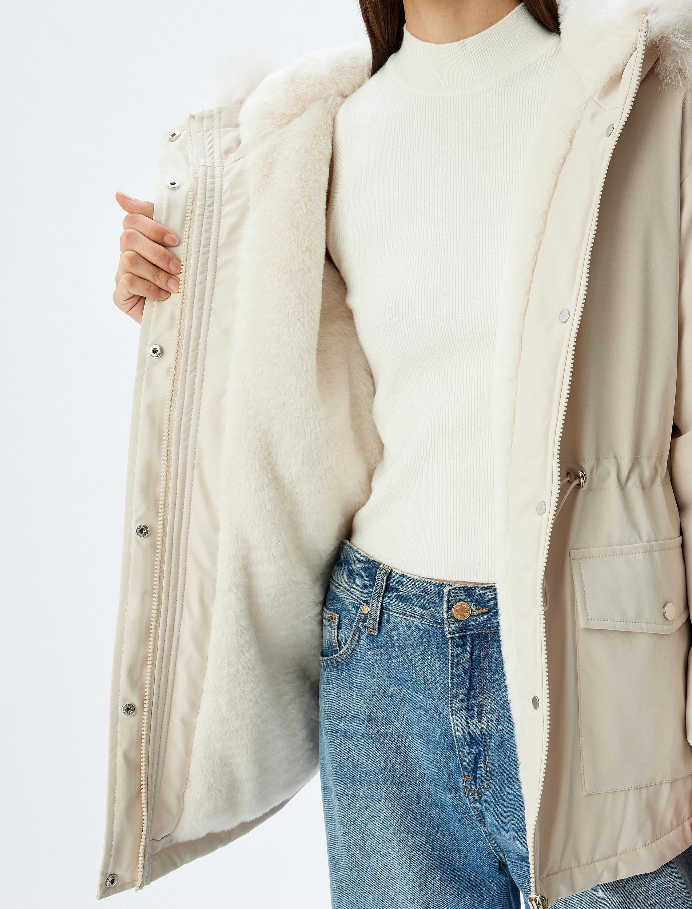   Suni Kürk Detaylı Kapüşonlu İçi Peluş Astarlı Şişme Mont