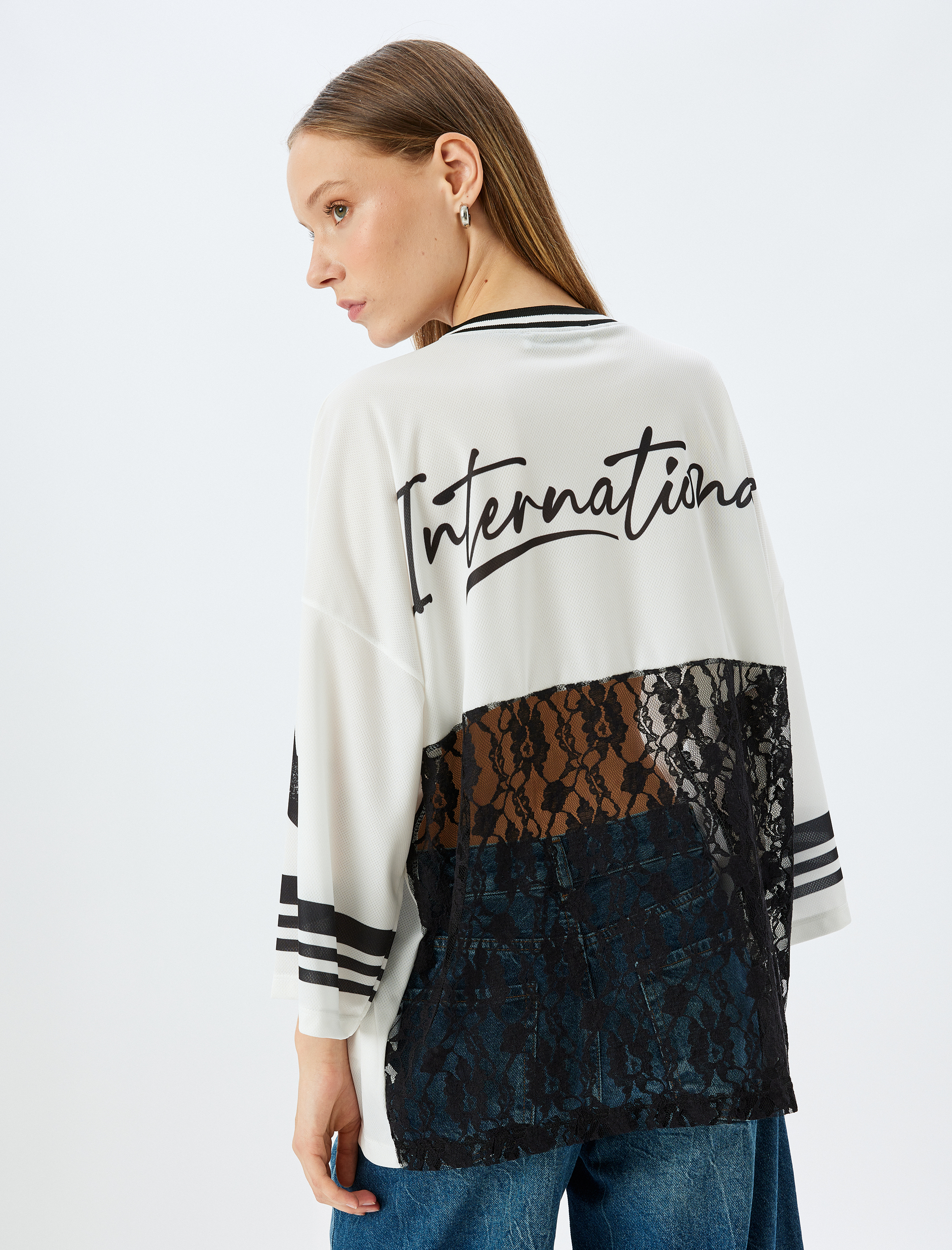   Baskılı Uzun Kollu Arkası Dantel Detaylı Bisiklet Yaka Biyeli Tişört