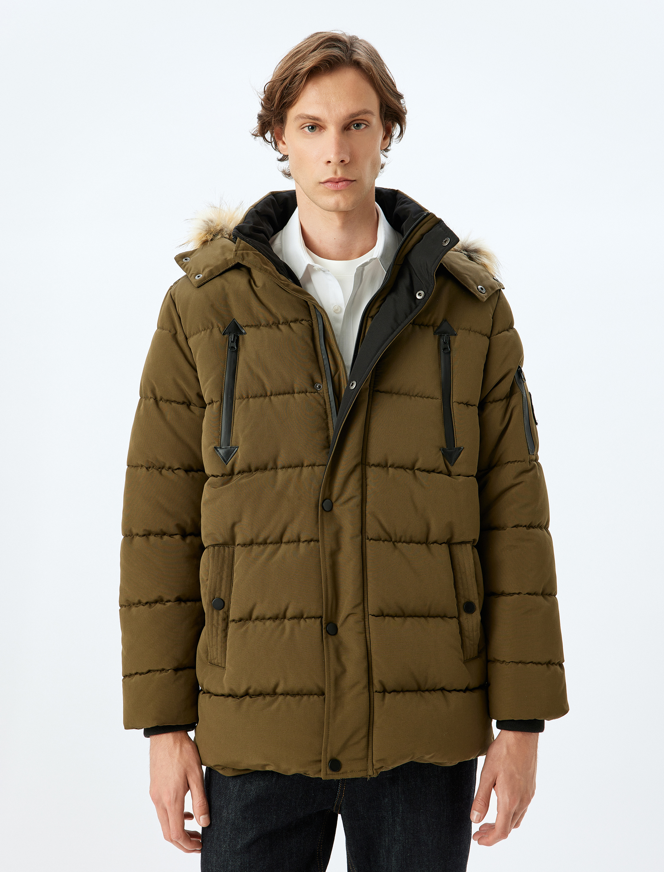   Şişme Mont Suni Kürklü Kapşonlu Etiket Detaylı Slim Fit Fermuarlı