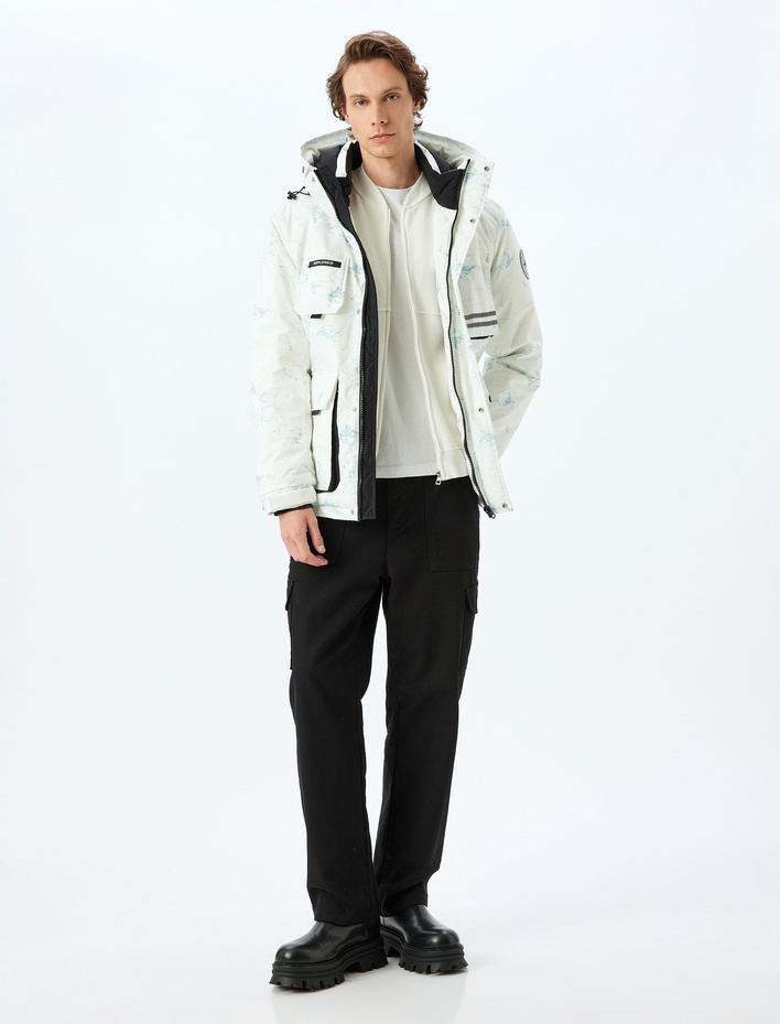  Etiket Detaylı Fermuarlı Su İtici Çıtçıt Düğmeli Kapşonlu Kayak Montu