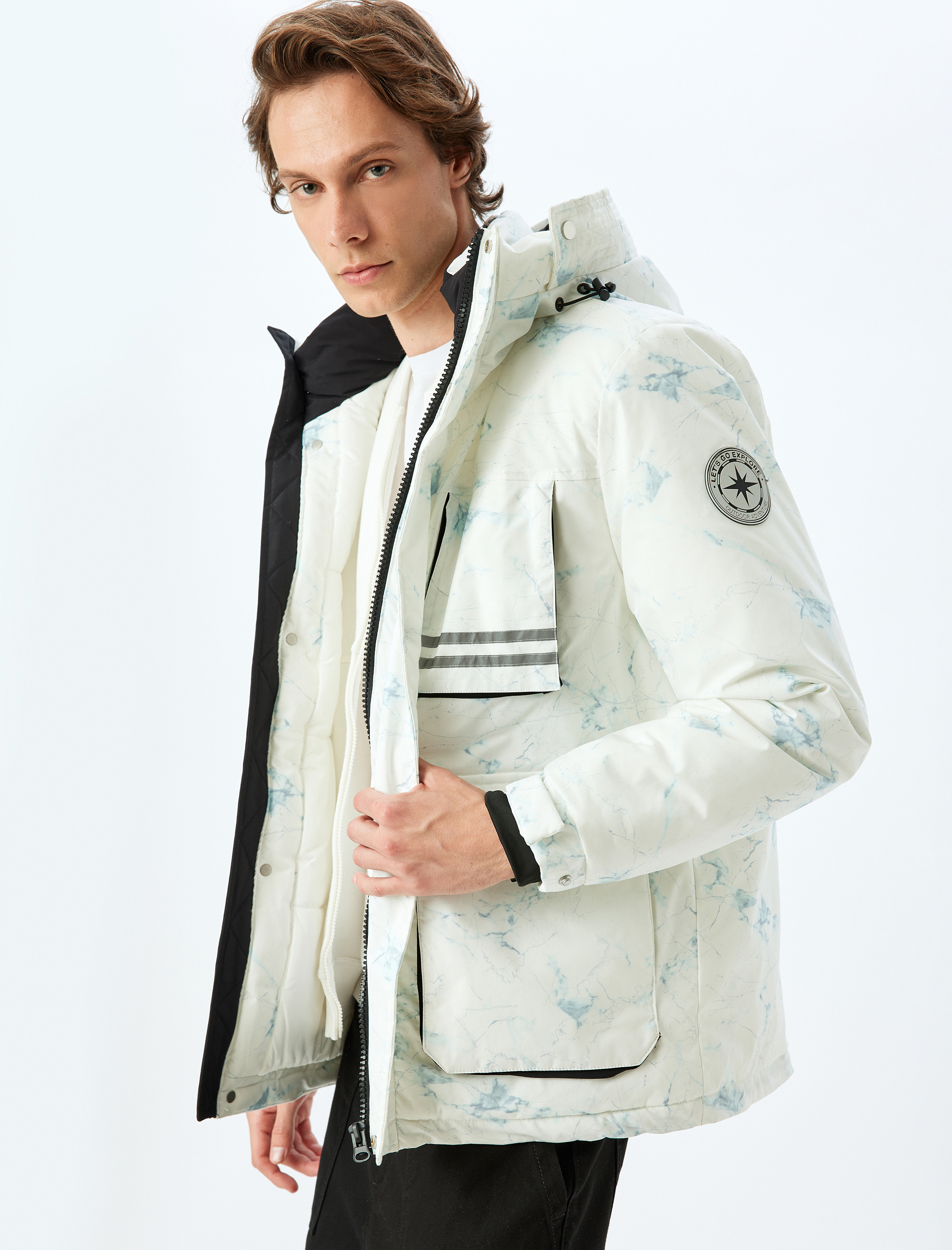   Etiket Detaylı Fermuarlı Su İtici Çıtçıt Düğmeli Kapşonlu Kayak Montu