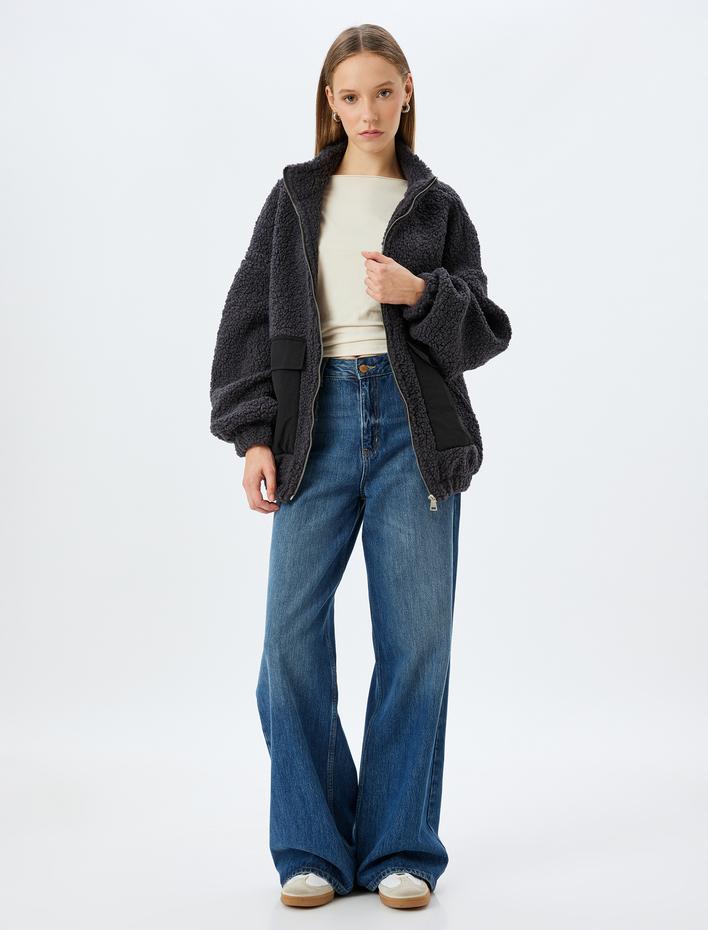  Dik Yaka Fermuarlı Cep Detaylı Peluş Oversize Sweatshirt
