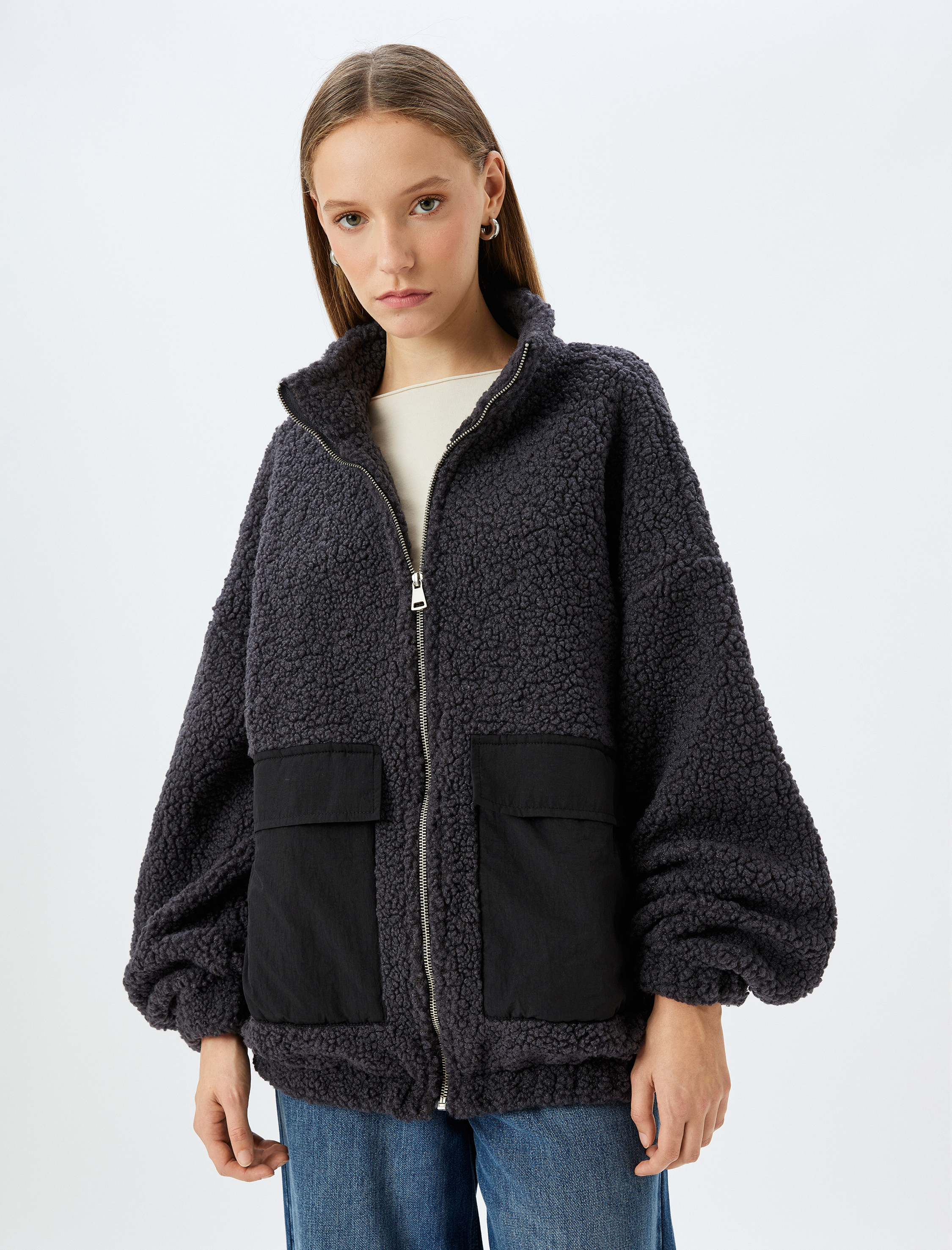   Dik Yaka Fermuarlı Cep Detaylı Peluş Oversize Sweatshirt