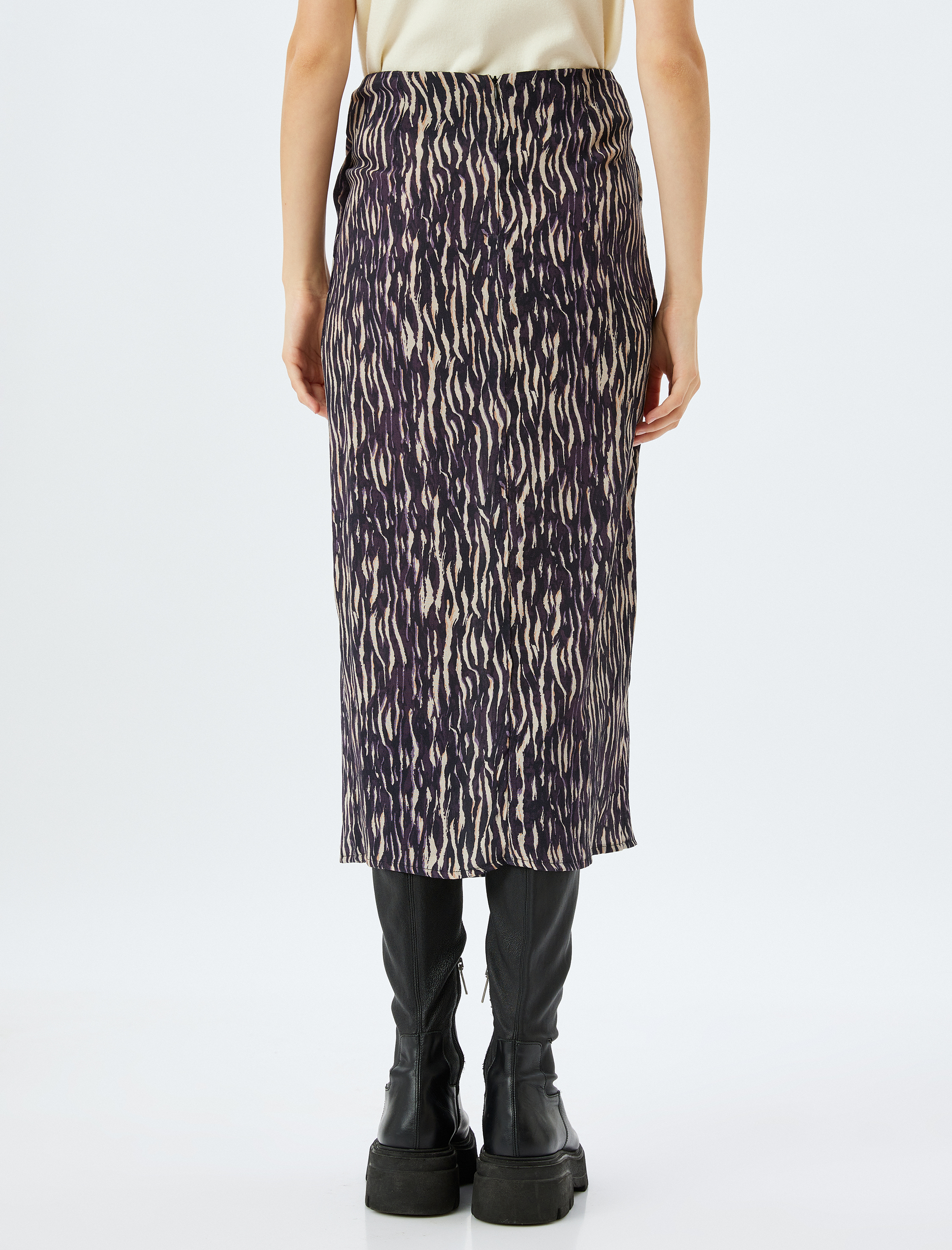   A Kesim Yırtmaç Detaylı Uzun Etek